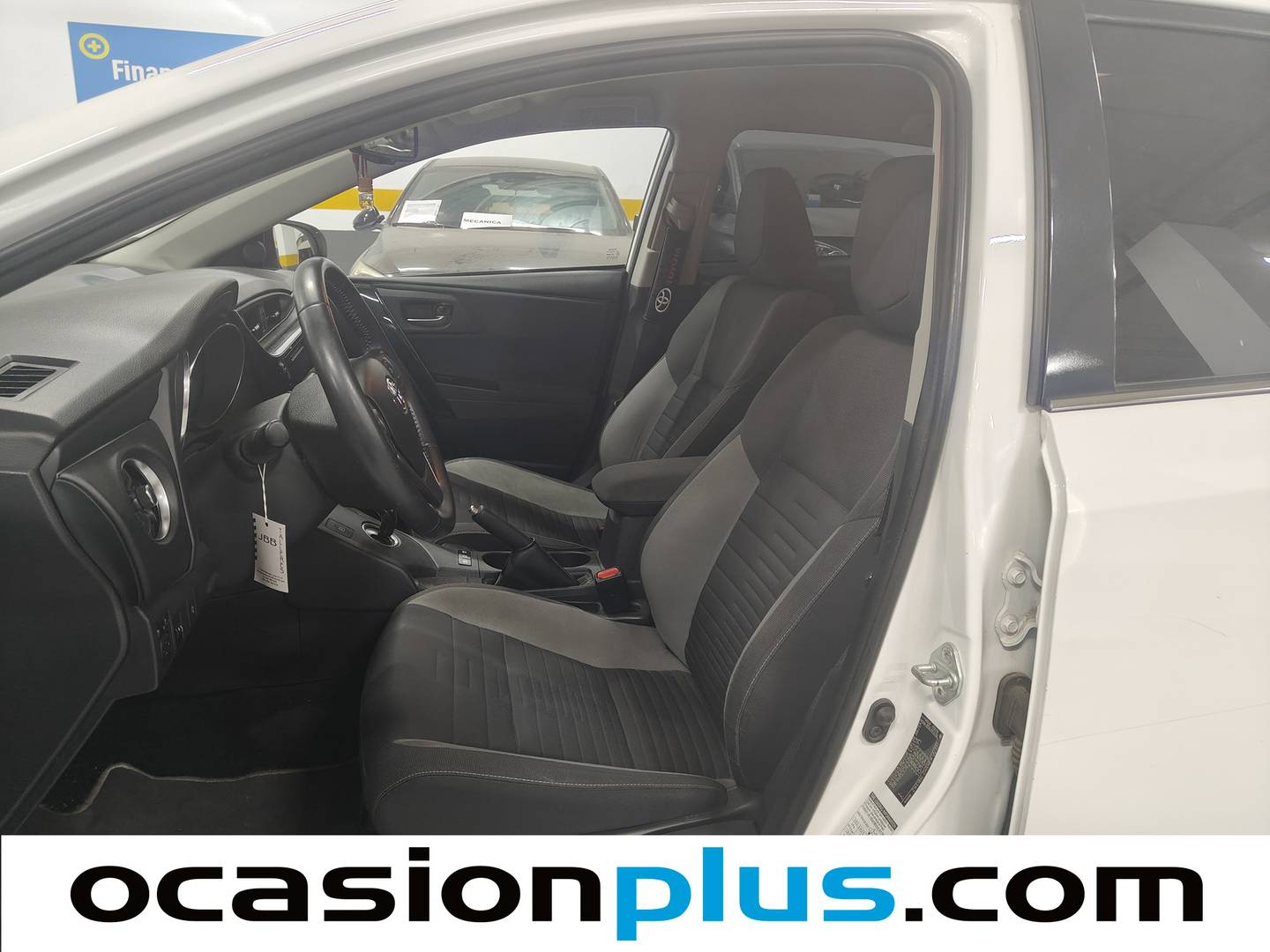 Foto asientos delanteros Toyota Auris Toyota Auris 140H Hybrid Active (136 CV)