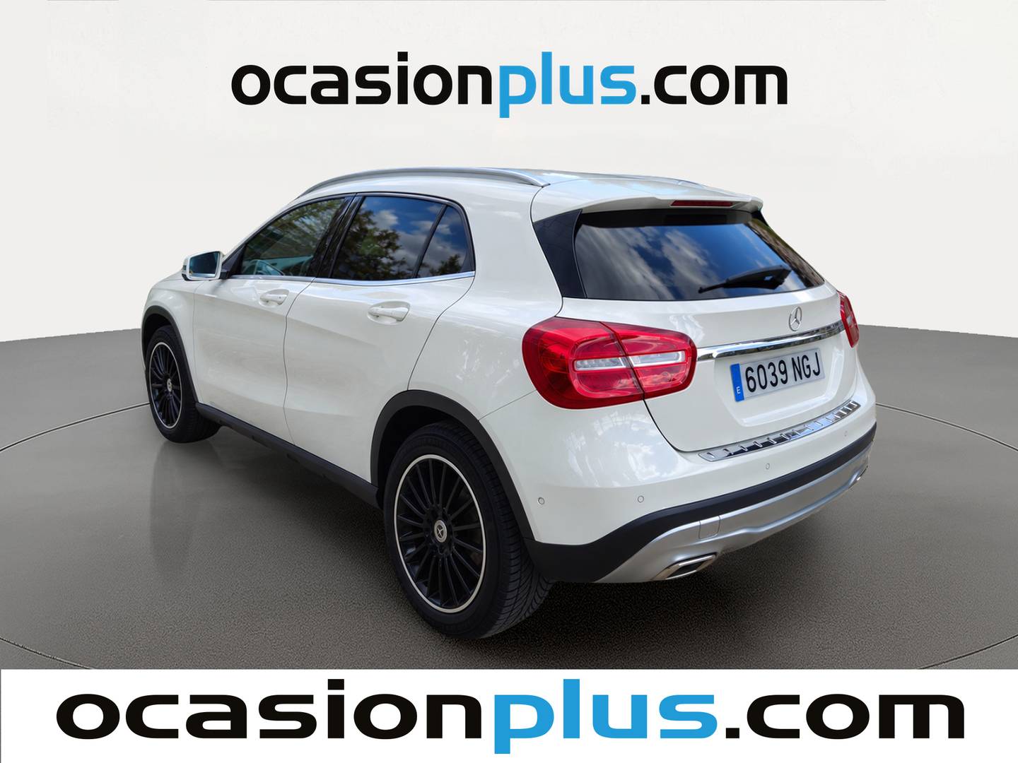 Foto trasera Mercedes GLA Mercedes GLA 200 d AMG Line (136 CV) izquierda