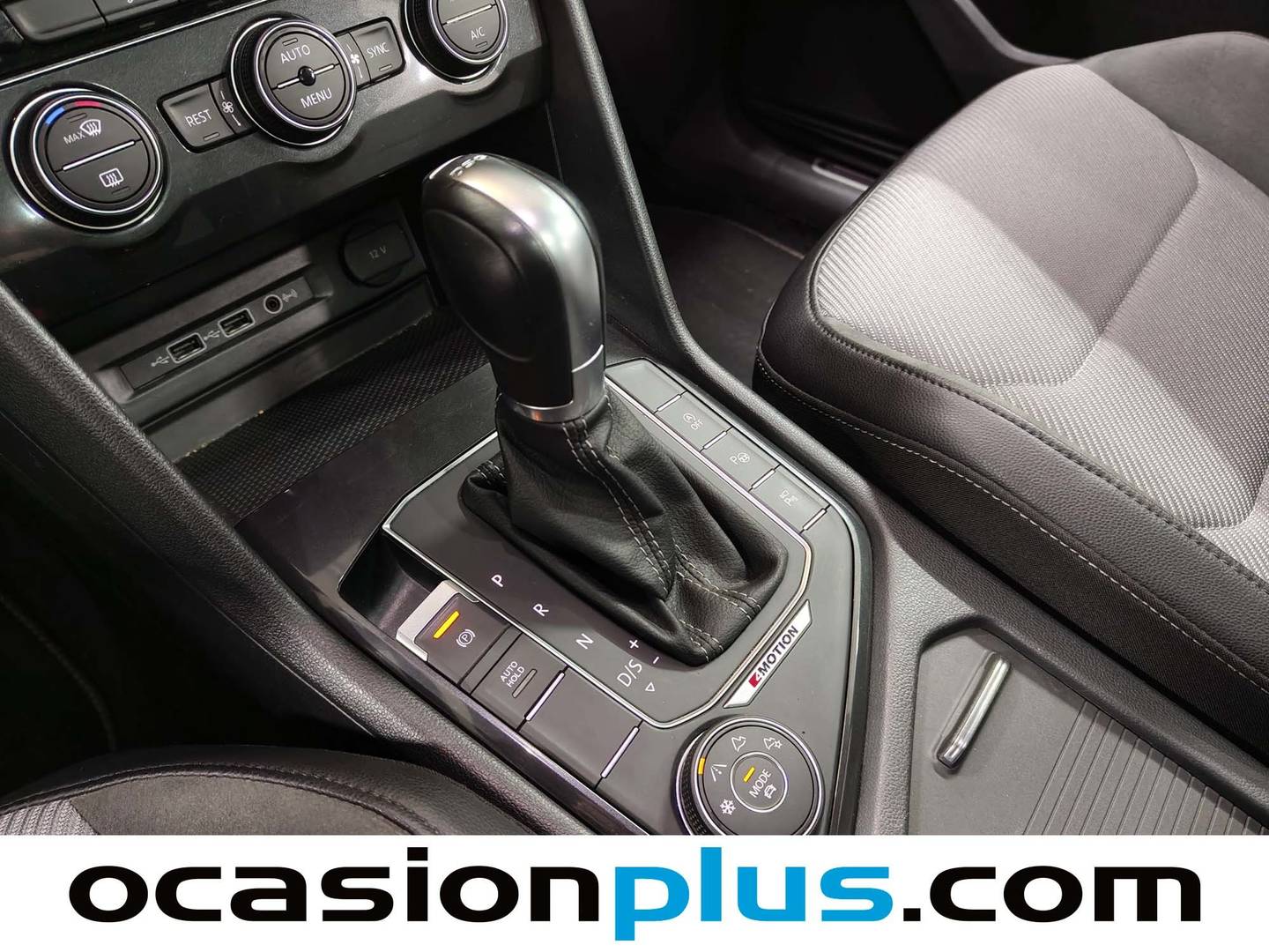 Foto Volkswagen Tiguan Volkswagen Tiguan Sport 2.0 TDI BMT 4Motion Pack R-line (240 CV) DSG