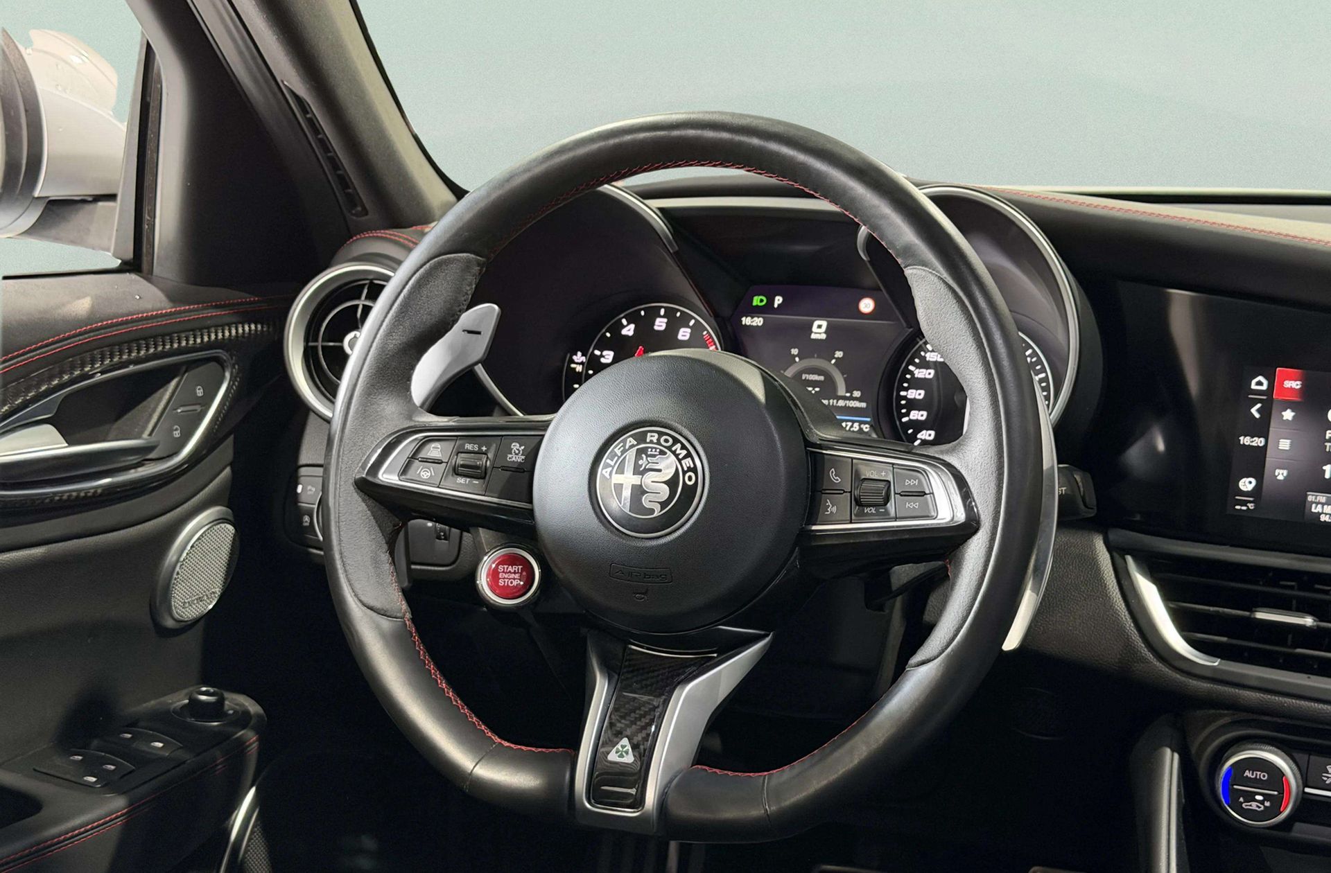Alfa Romeo Giulia 2.9T V6 Quadrifoglio - foto 29