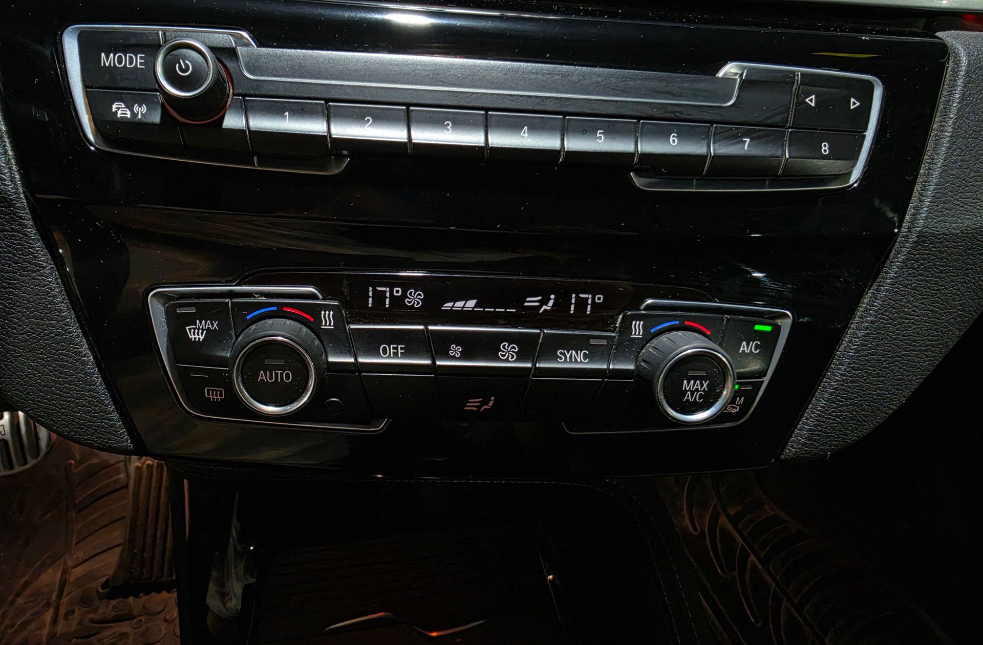 BMW X1 sDrive18d Business - foto 32