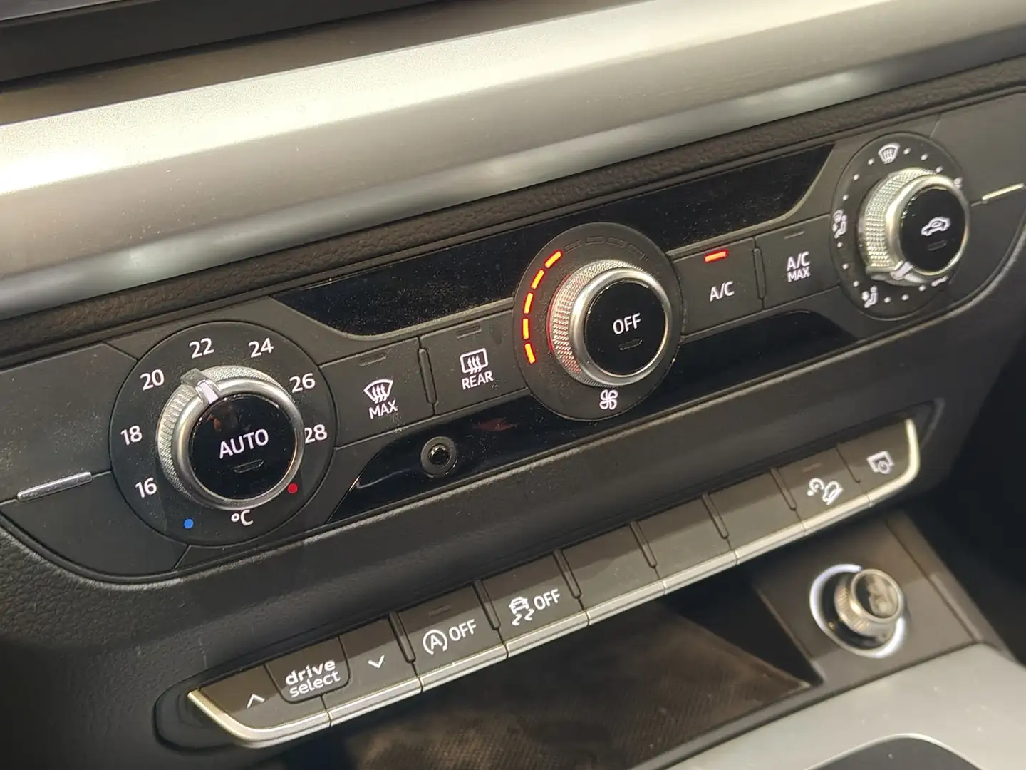 Foto Audi Q5 Audi Q5 Advanced 2.0 TDI quattro (163 CV) S tronic