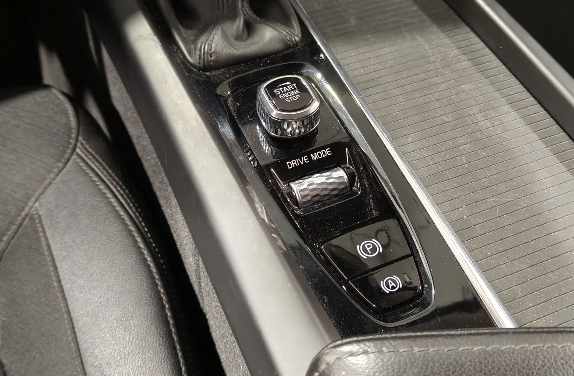 Volvo XC60 D4 Business Plus - foto 31