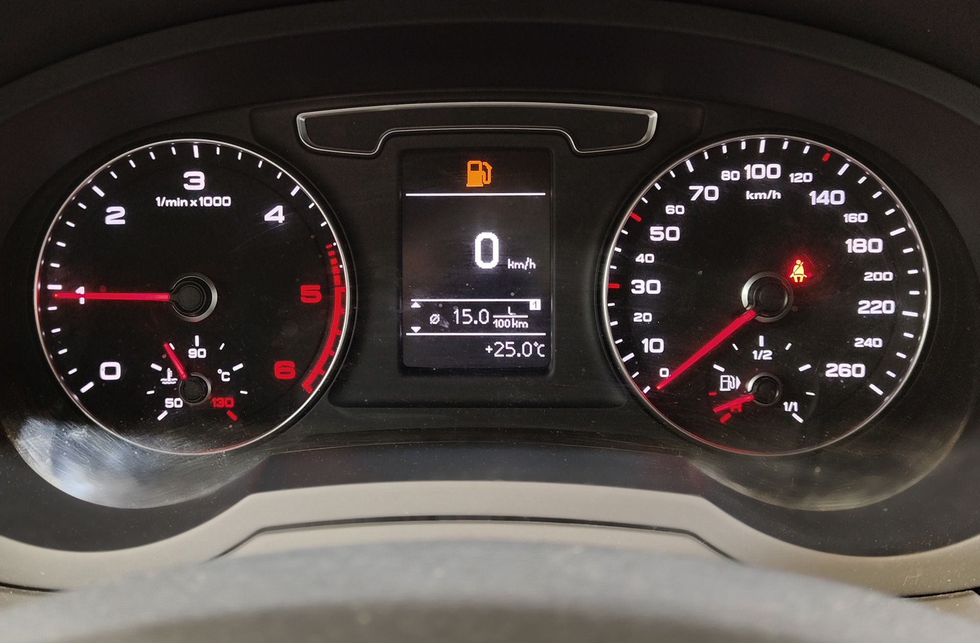 Audi Q3 design edition 2.0 TDI - foto 30