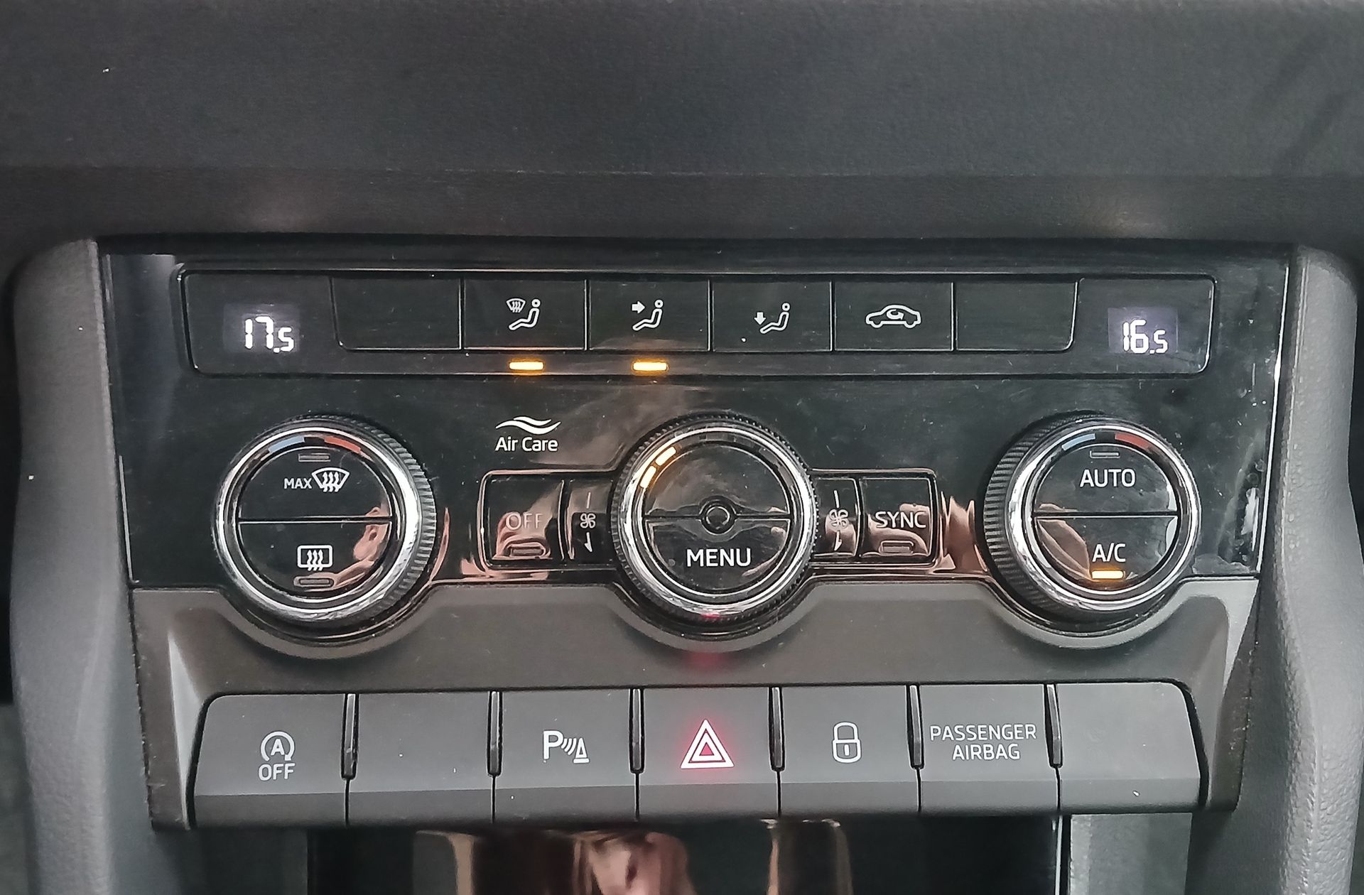 Škoda Karoq 2.0 TDI Selection - foto 30