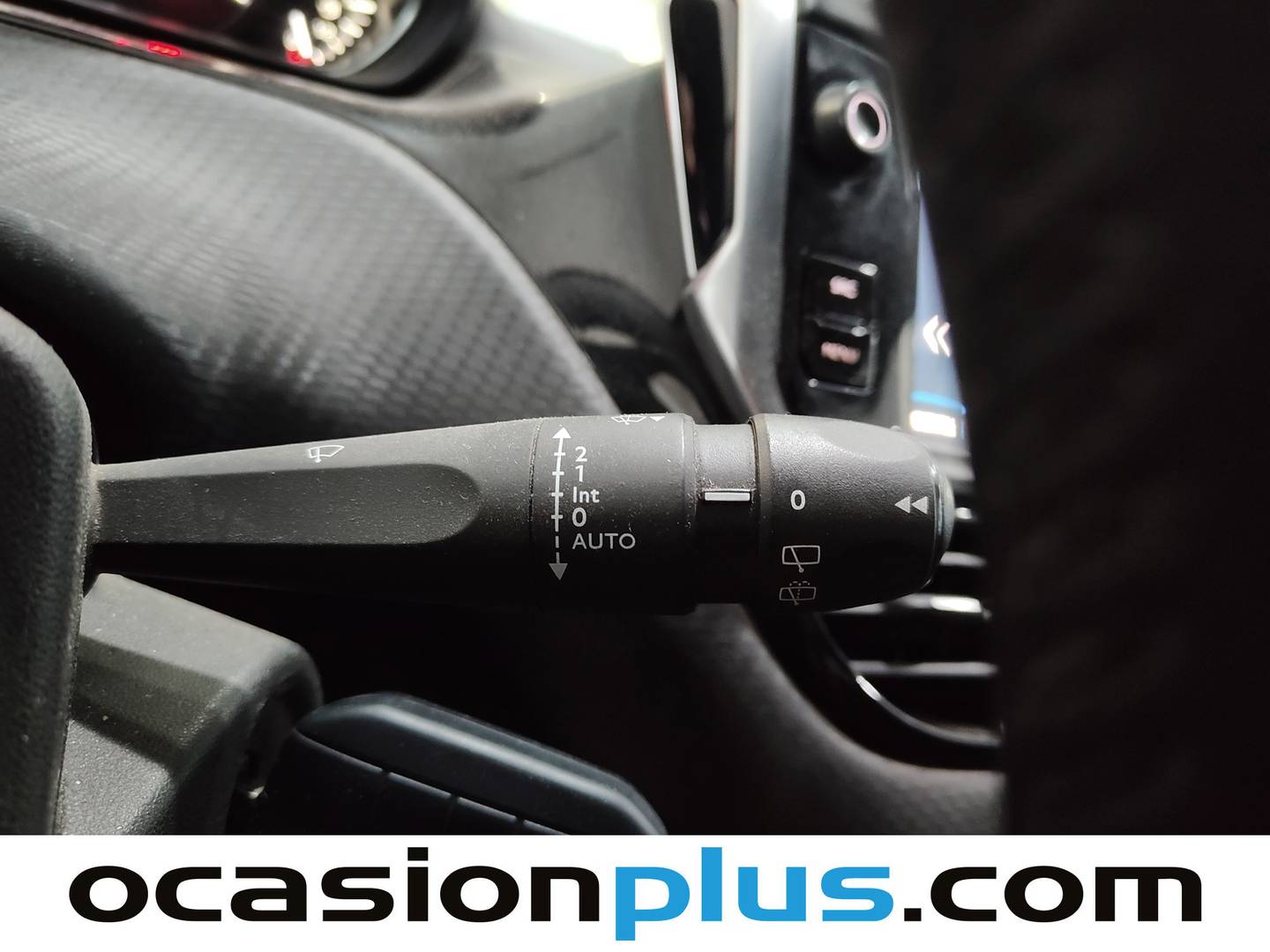 Foto Peugeot 208 Peugeot 208 5P Signature 1.2L PureTech (82CV)