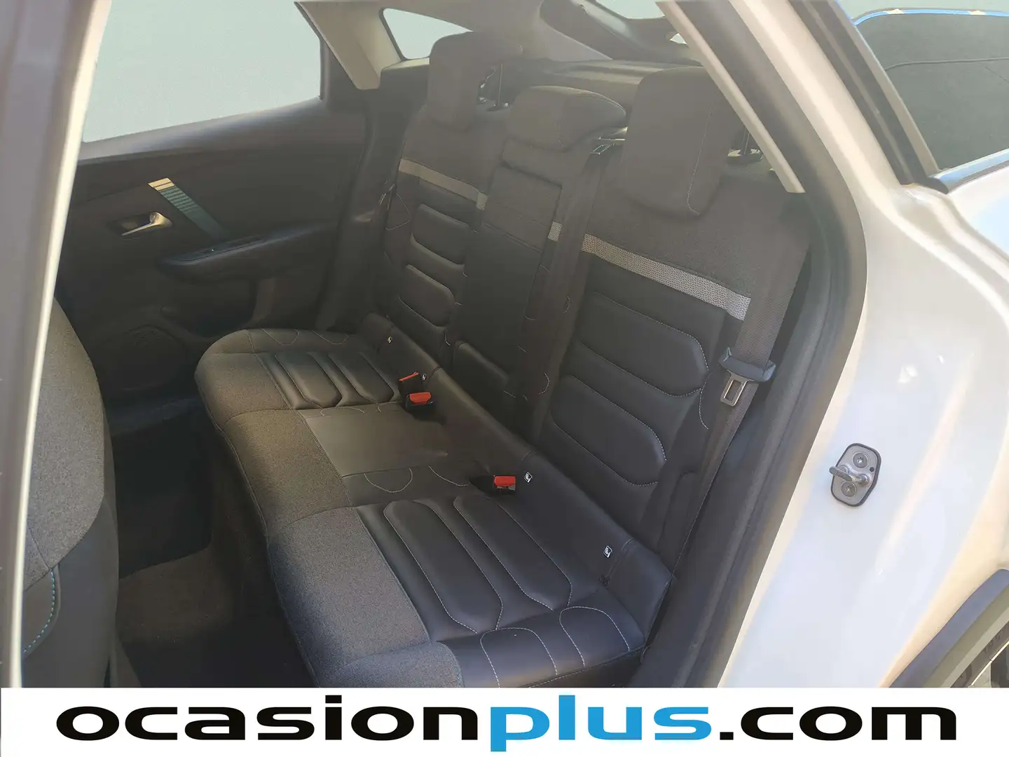 Foto Citroën ë-C4 Citroen ë-C4 eléctrico 50kWh Shine (136 CV)