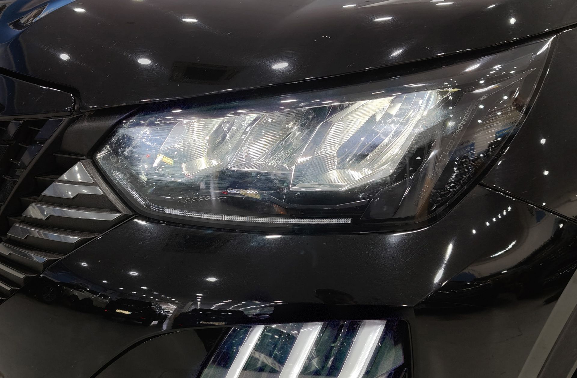 Peugeot 2008 Allure Hybrid eDCS6 - foto 15