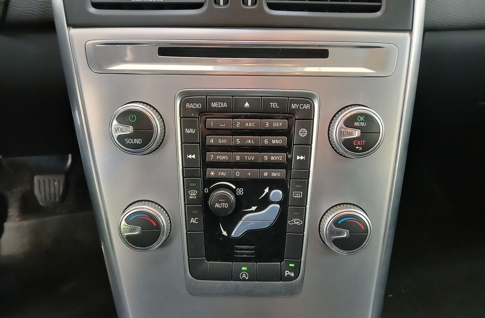 Volvo XC60 D4 Momentum - foto 29