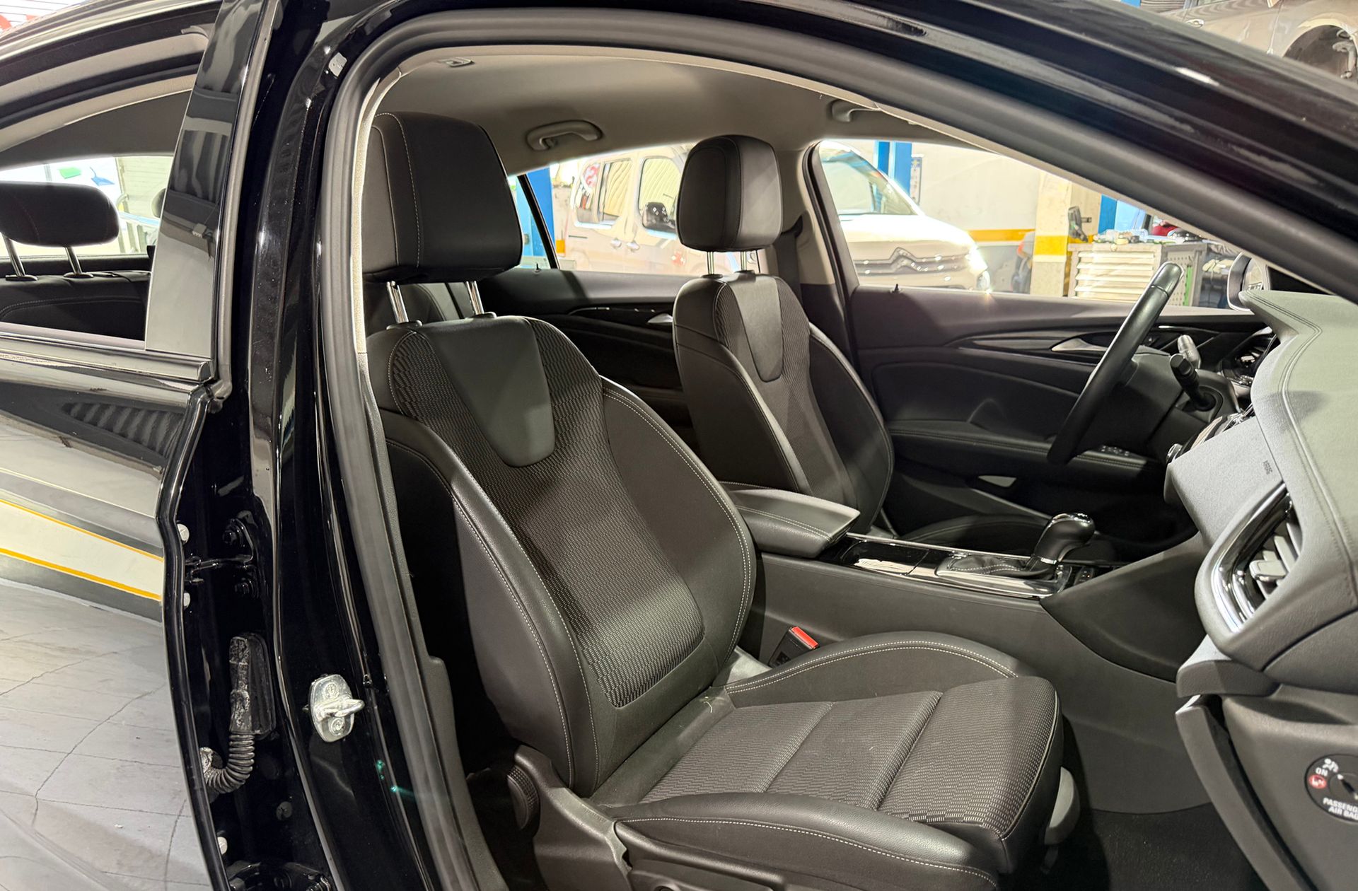 Opel Insignia 2.0T SHT Business Elegance AT9 - foto 20