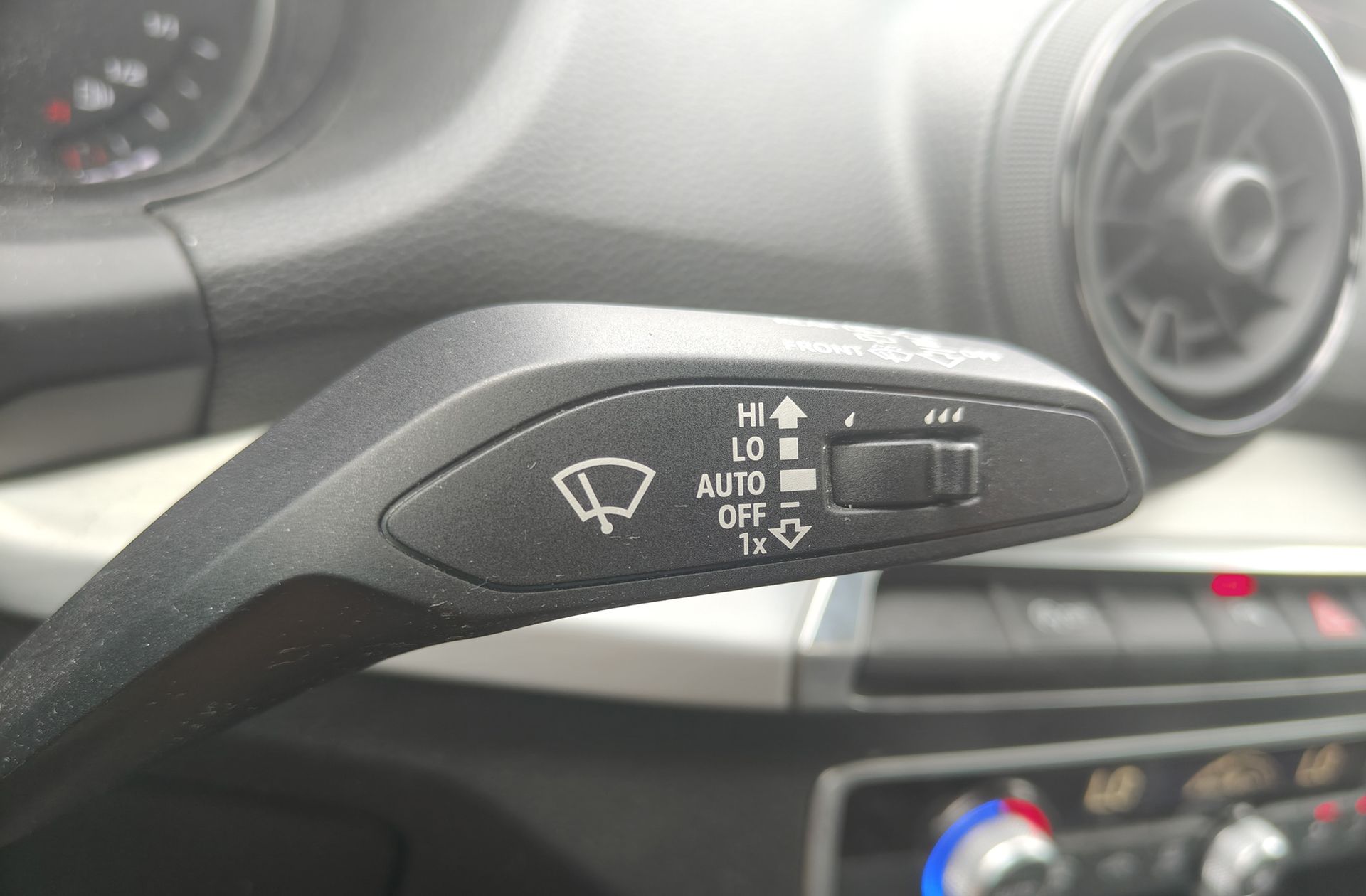 Audi Q2 sport 30 TDI - foto 26