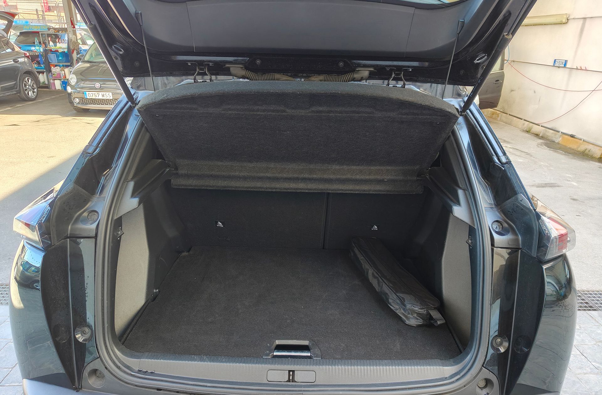 Peugeot 2008 PureTech 130 Allure Pack EAT8 - foto 16