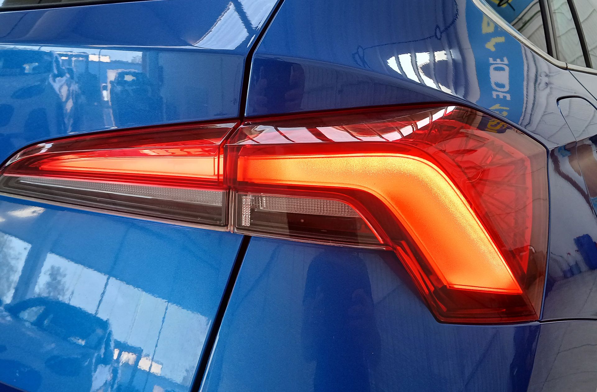 Škoda Kamiq 1.0 TSI Sport - foto 16