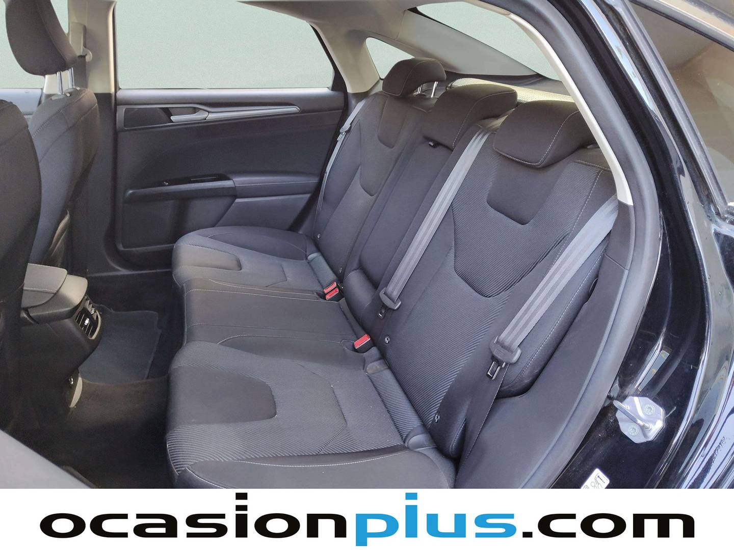 Foto asientos traseros Ford Mondeo Ford Mondeo 2.0 Híbrido HEV Sedan Titanium (187 CV)
