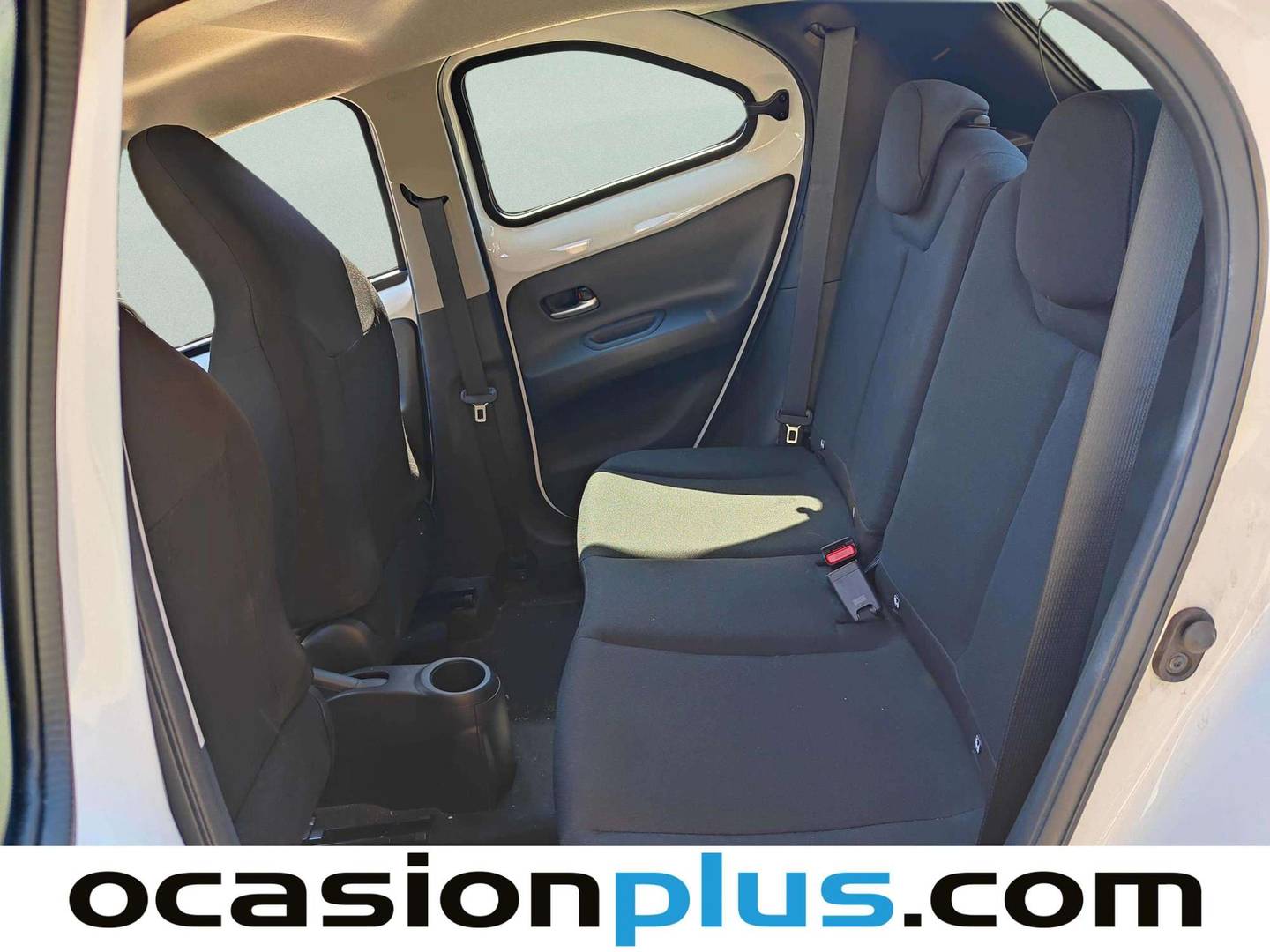 Foto asientos traseros Toyota Aygo X Cross Toyota Aygo X Cross 1.0 VVT-I Play (72 CV)