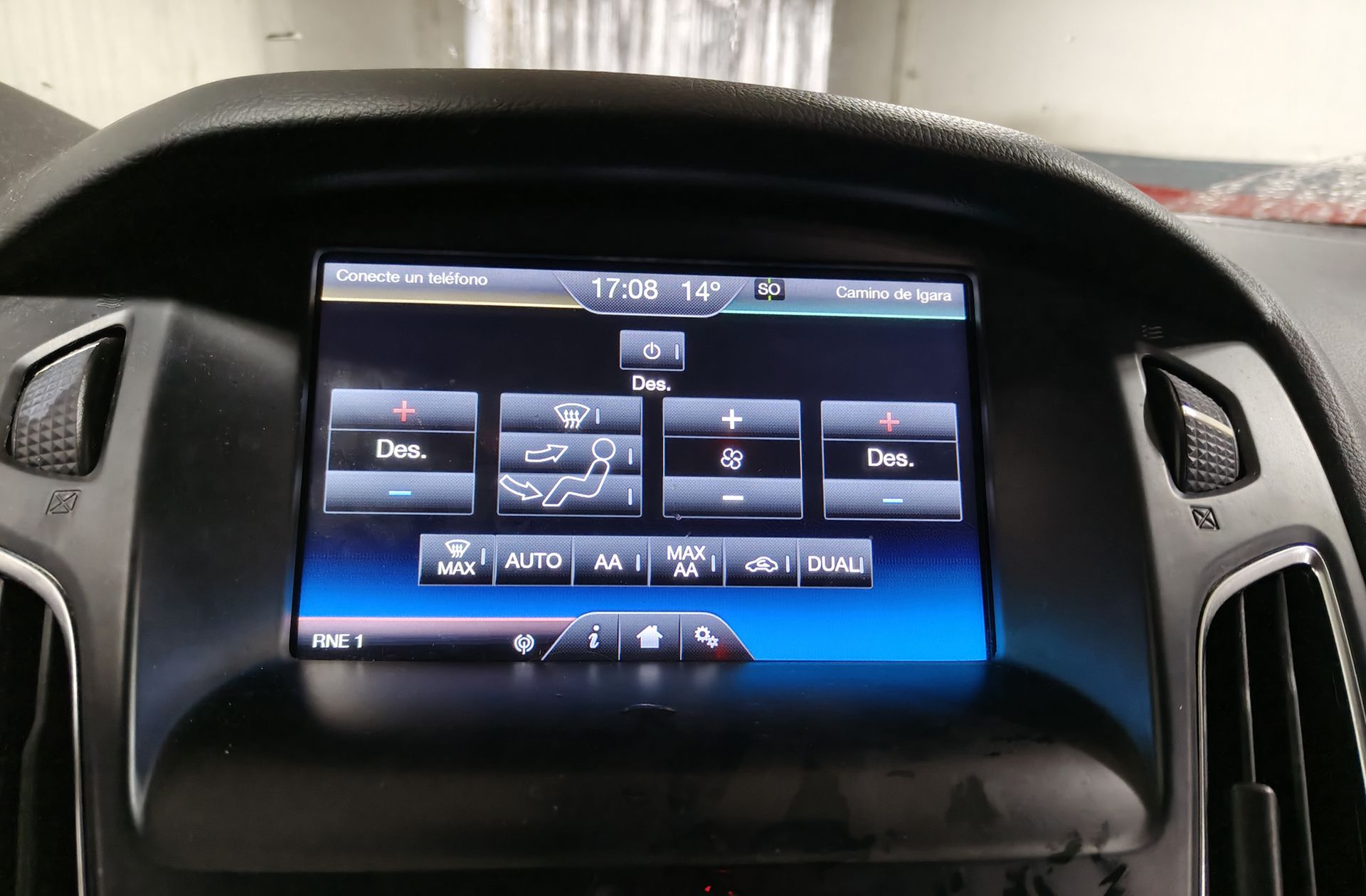 Ford Focus 1.0 EcoBoost Titanium - foto 26