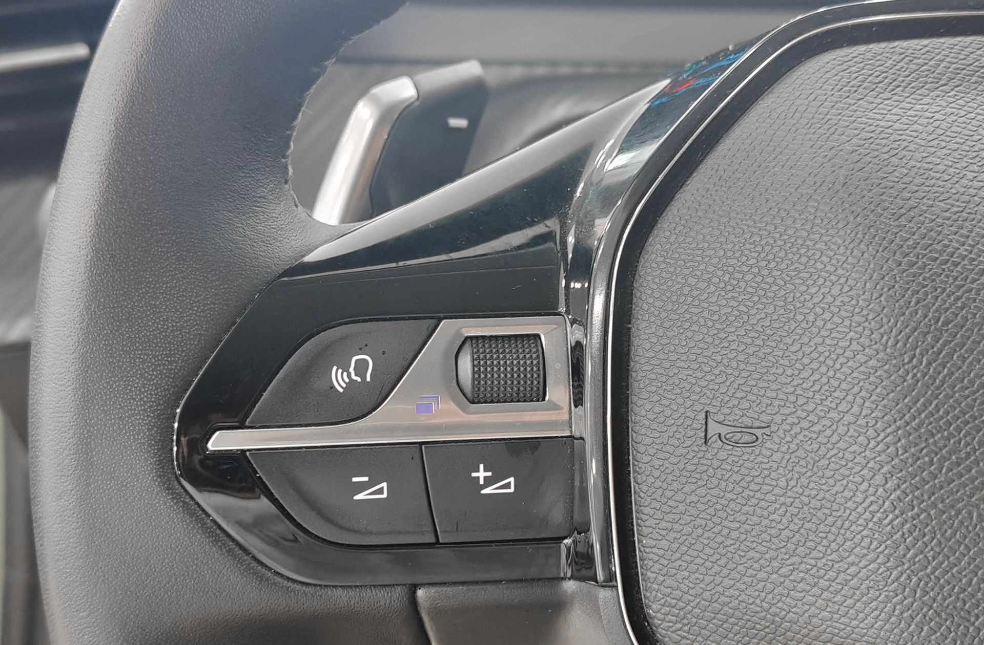 Peugeot 208 Style Hybrid 110 eDCS6 - foto 26