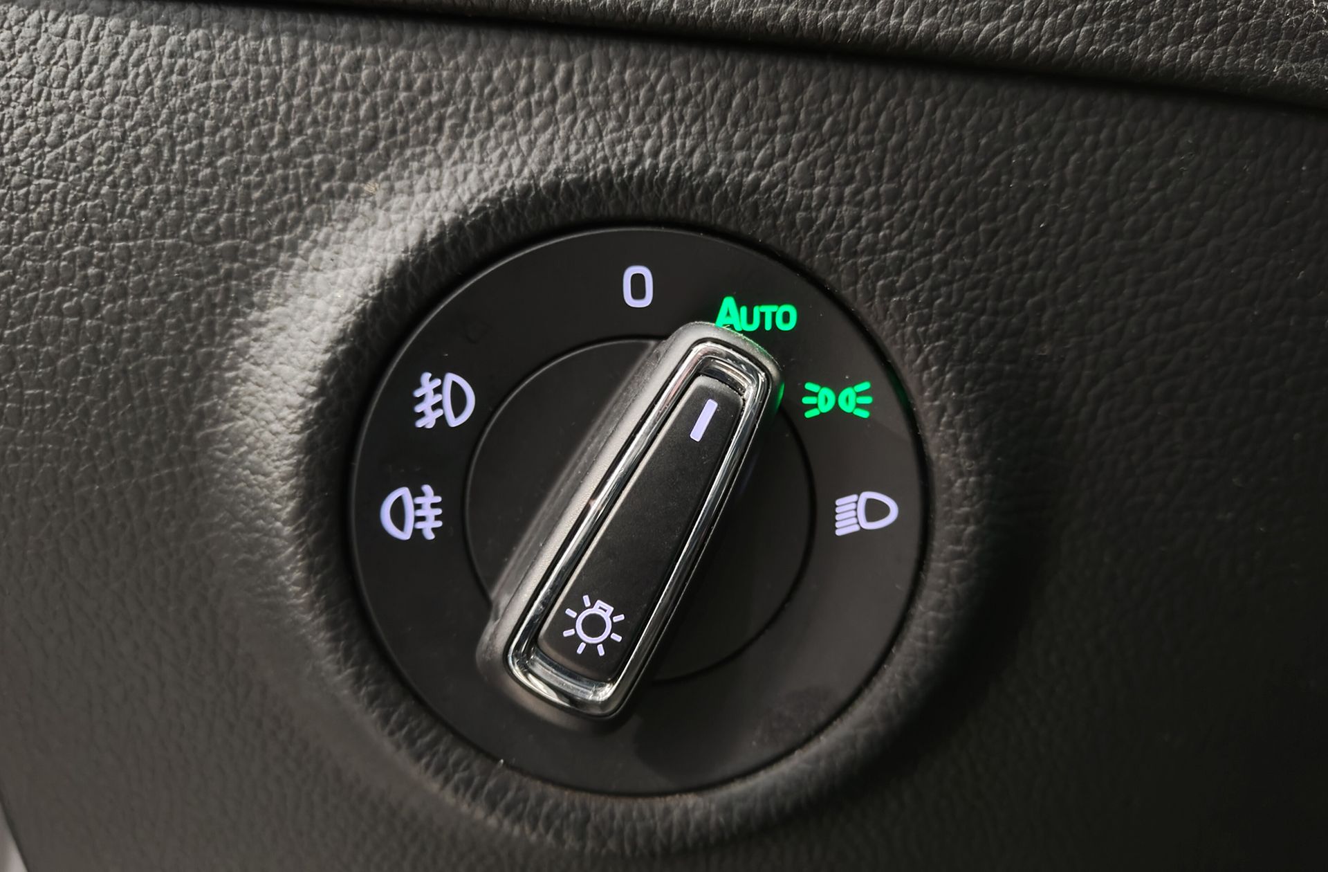 Škoda Superb Combi 2.0 TDI Ambition - foto 11
