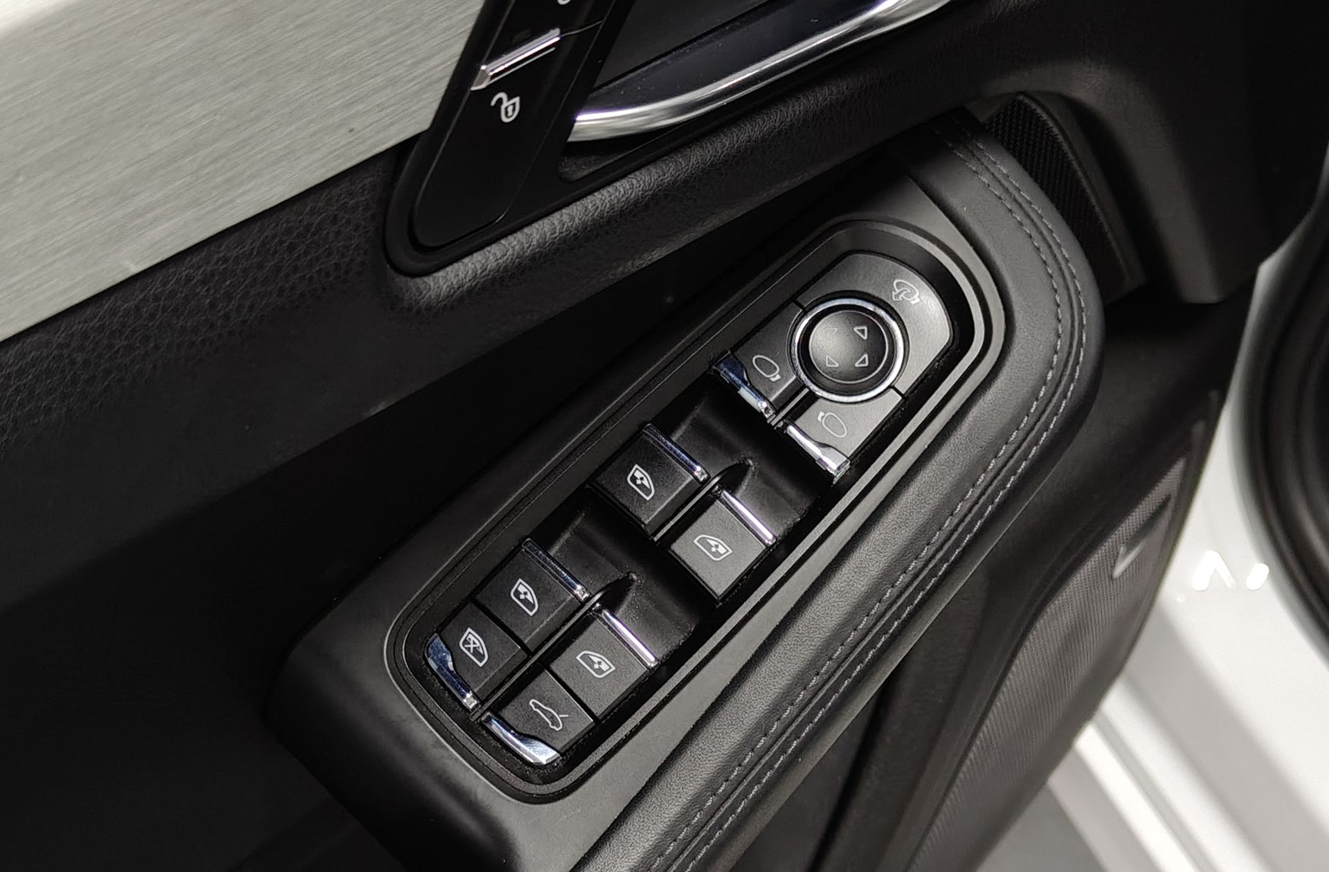 Porsche Macan Turbo - foto 39