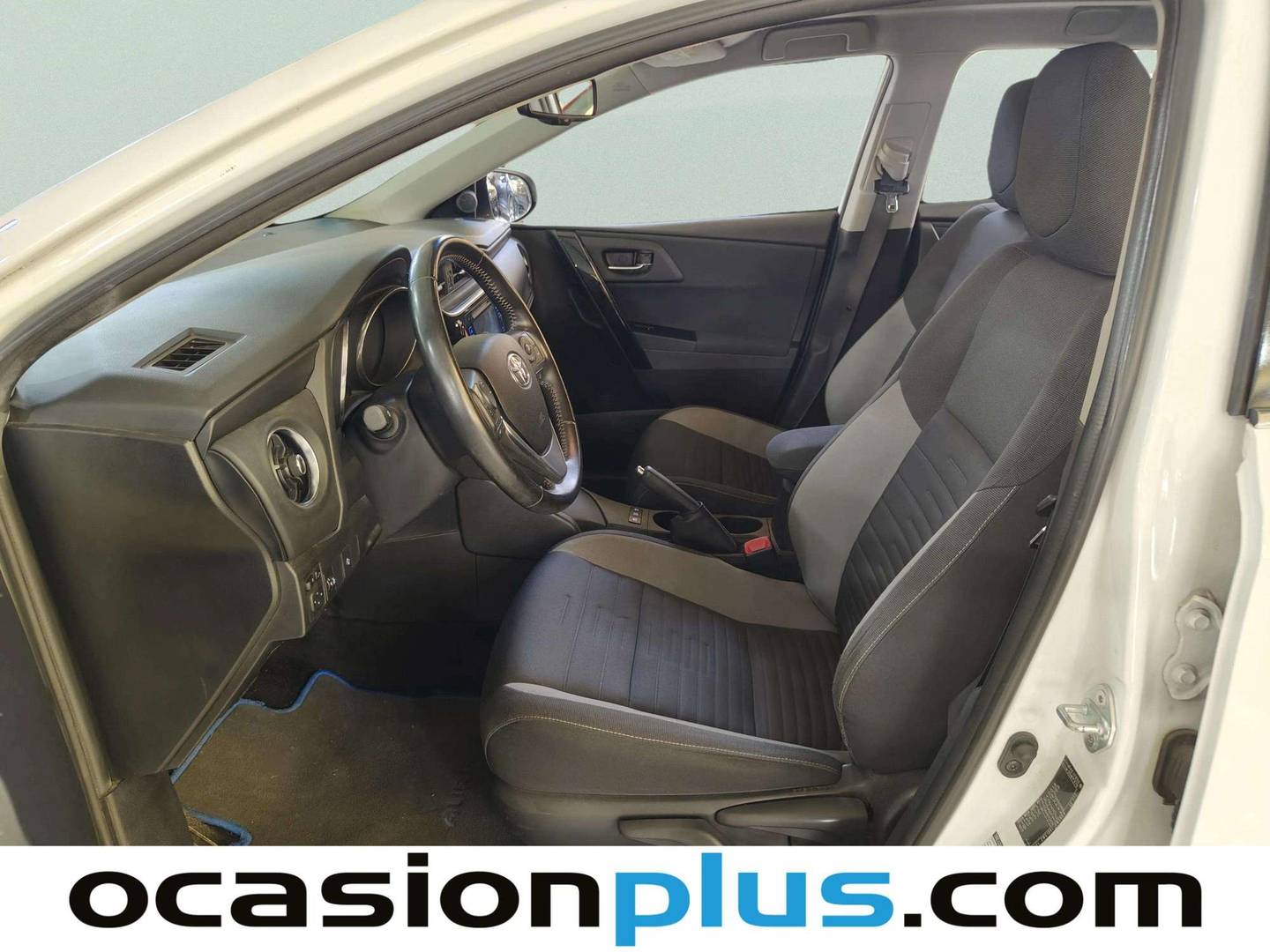 Foto asientos delanteros Toyota Auris Toyota Auris 140H Touring Sports Active (136 CV)