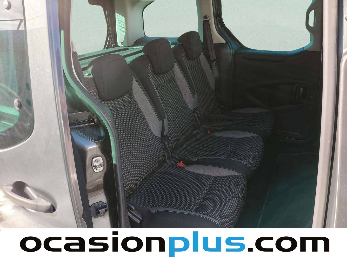 Foto Peugeot Partner Peugeot Partner Tepee 1.6 BlueHDi 100 Outdoor (100 CV)