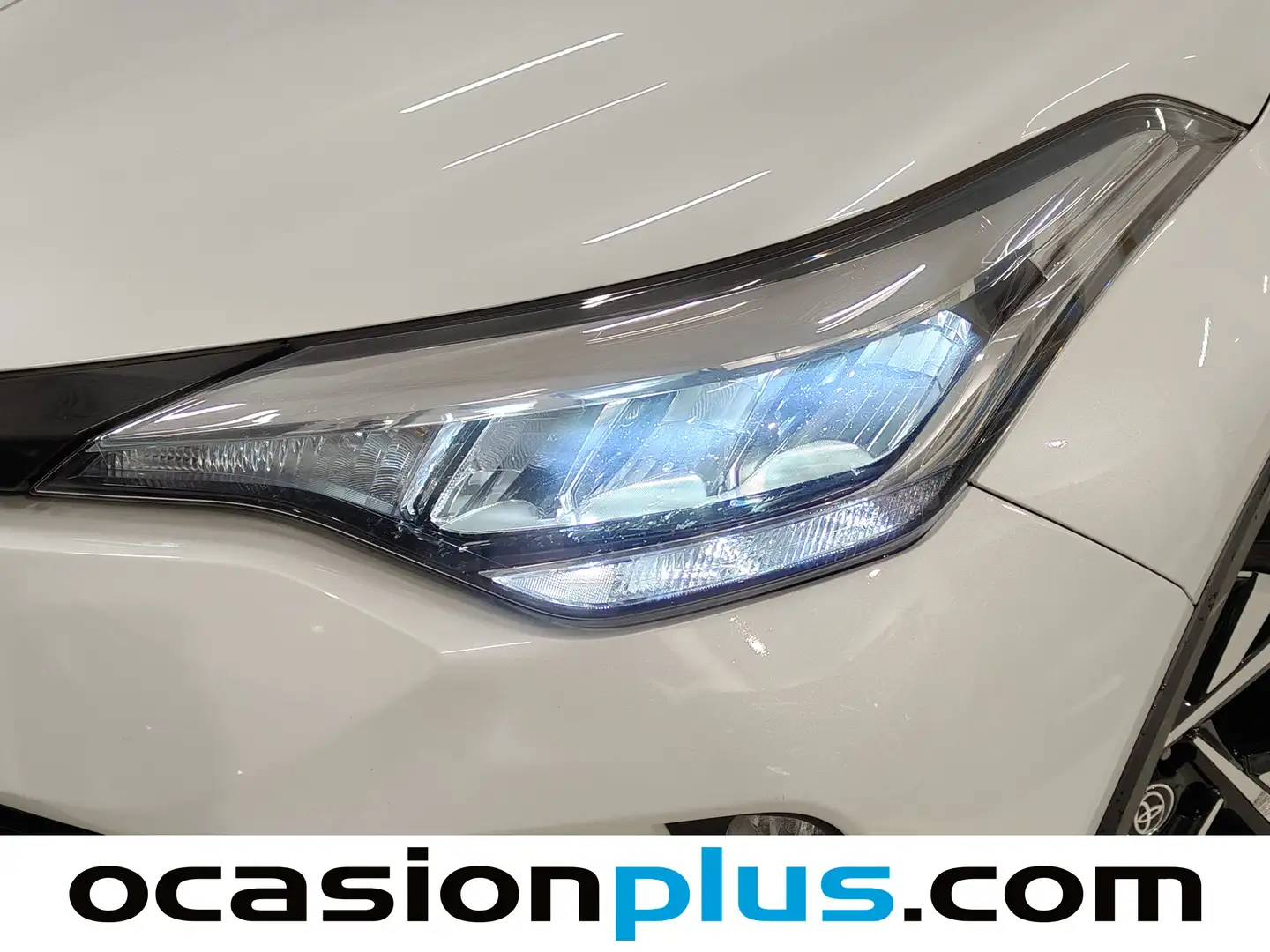 Foto Toyota C-HR Toyota C-HR 1.8 125H Advance (122 CV)