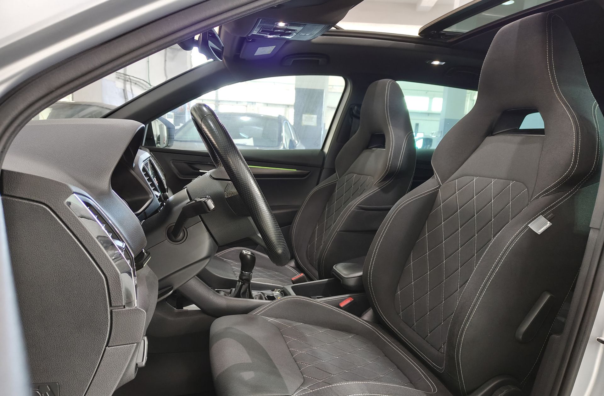 Škoda Karoq 1.5 TSI Sportline - foto 12