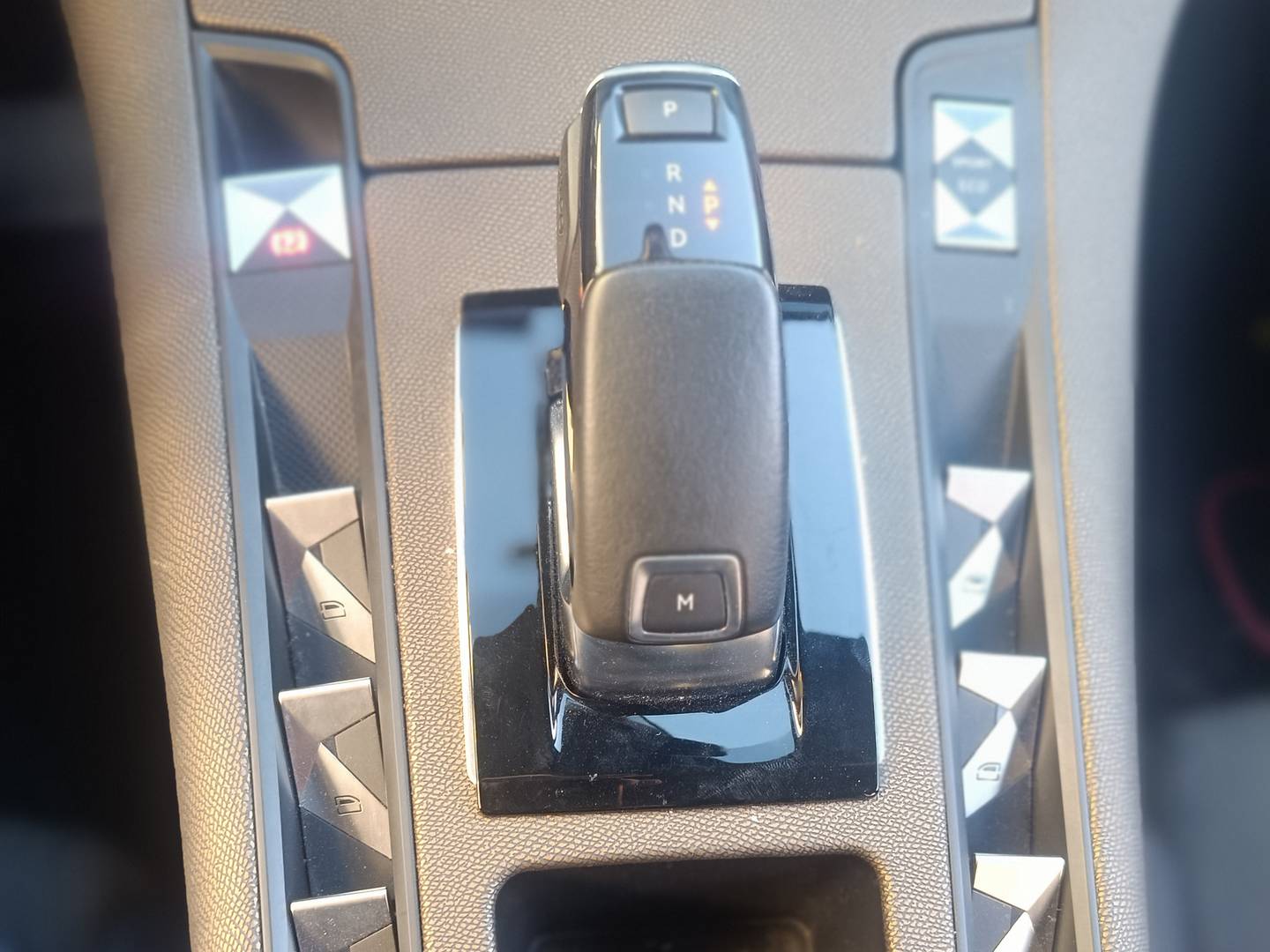 Foto DS DS 7 Crossback DS DS7 Crossback PureTech 130 Bastille+ AT (131 CV)