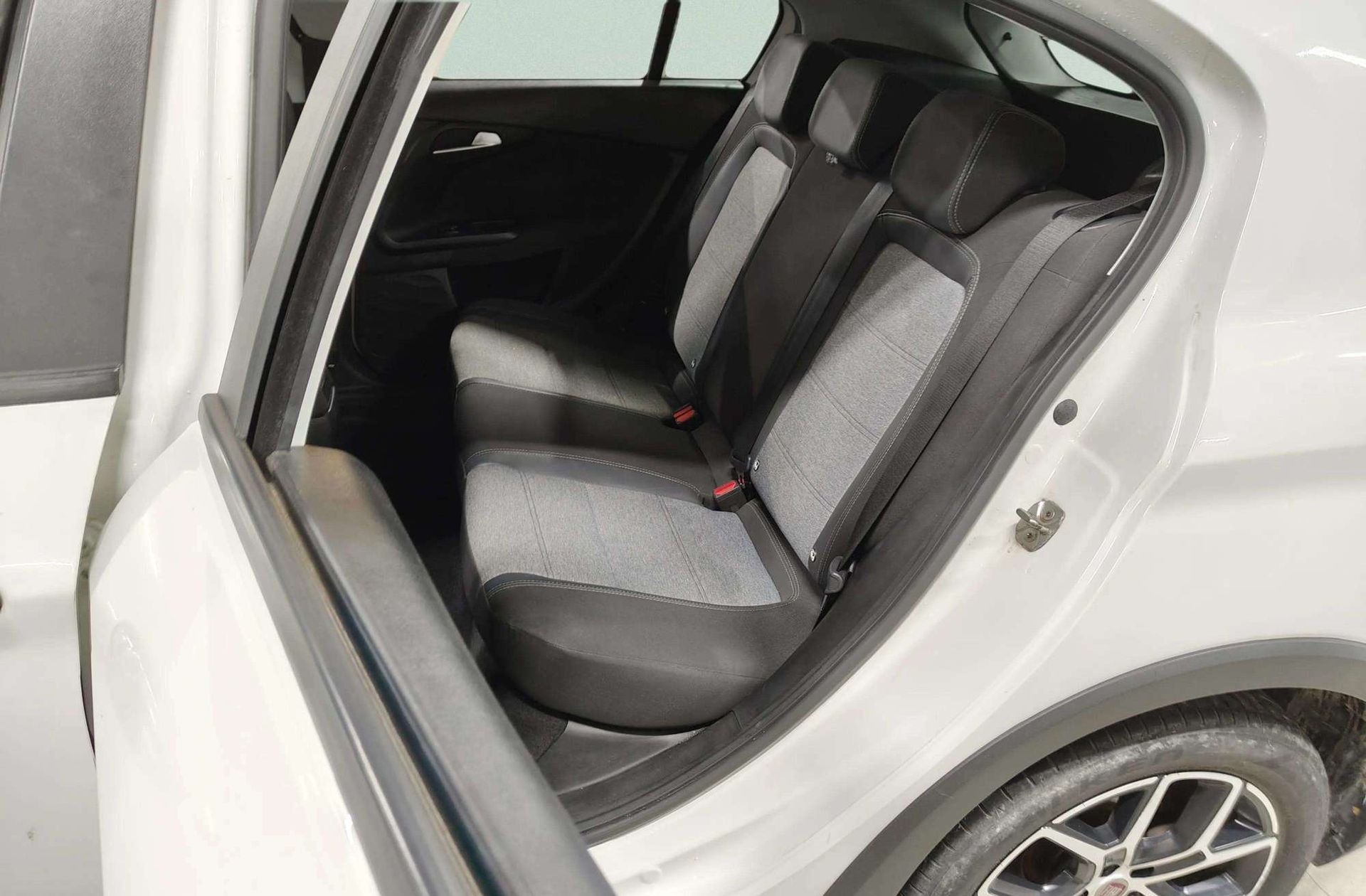 Fiat Tipo 1.5 Hybrid Cross DCT - foto 12