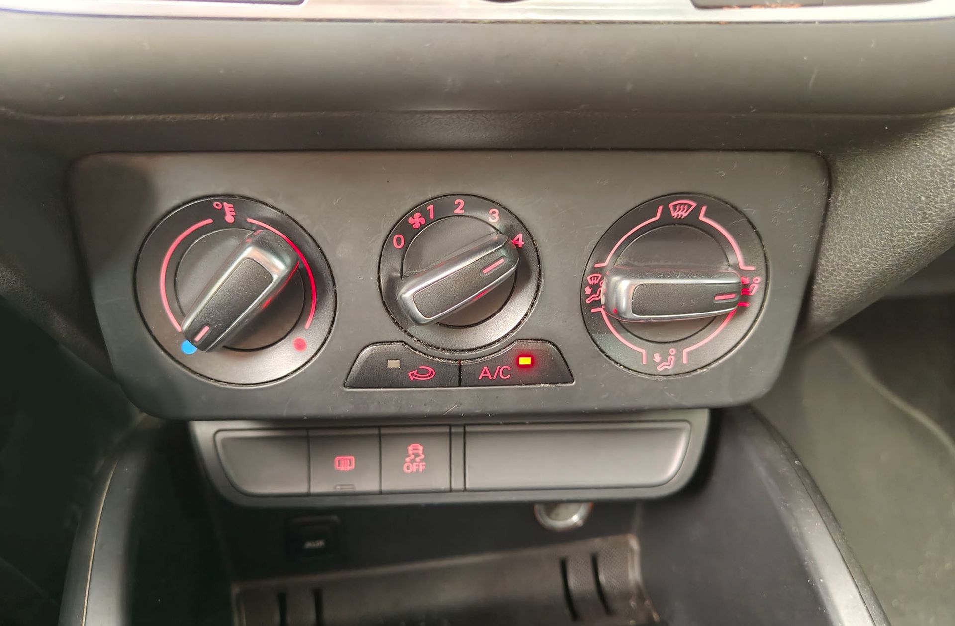 Audi A1 Sportback Adrenalin 1.6 TDI - foto 24