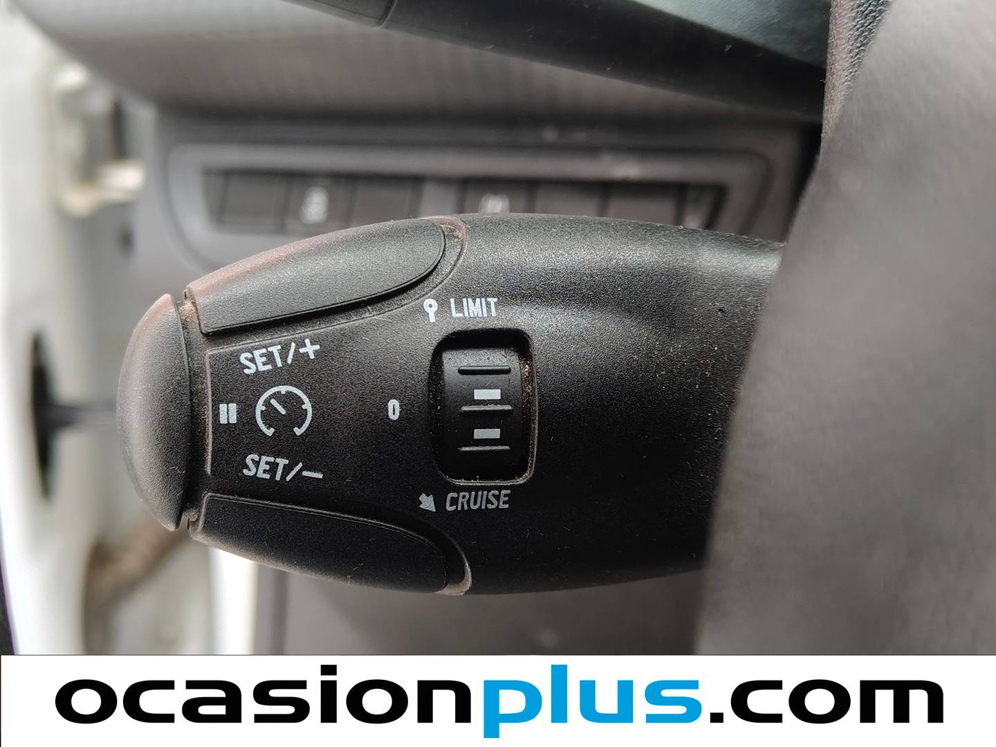Equipamiento del Peugeot 2008 Peugeot 2008 VTI 82 Active (82 CV)