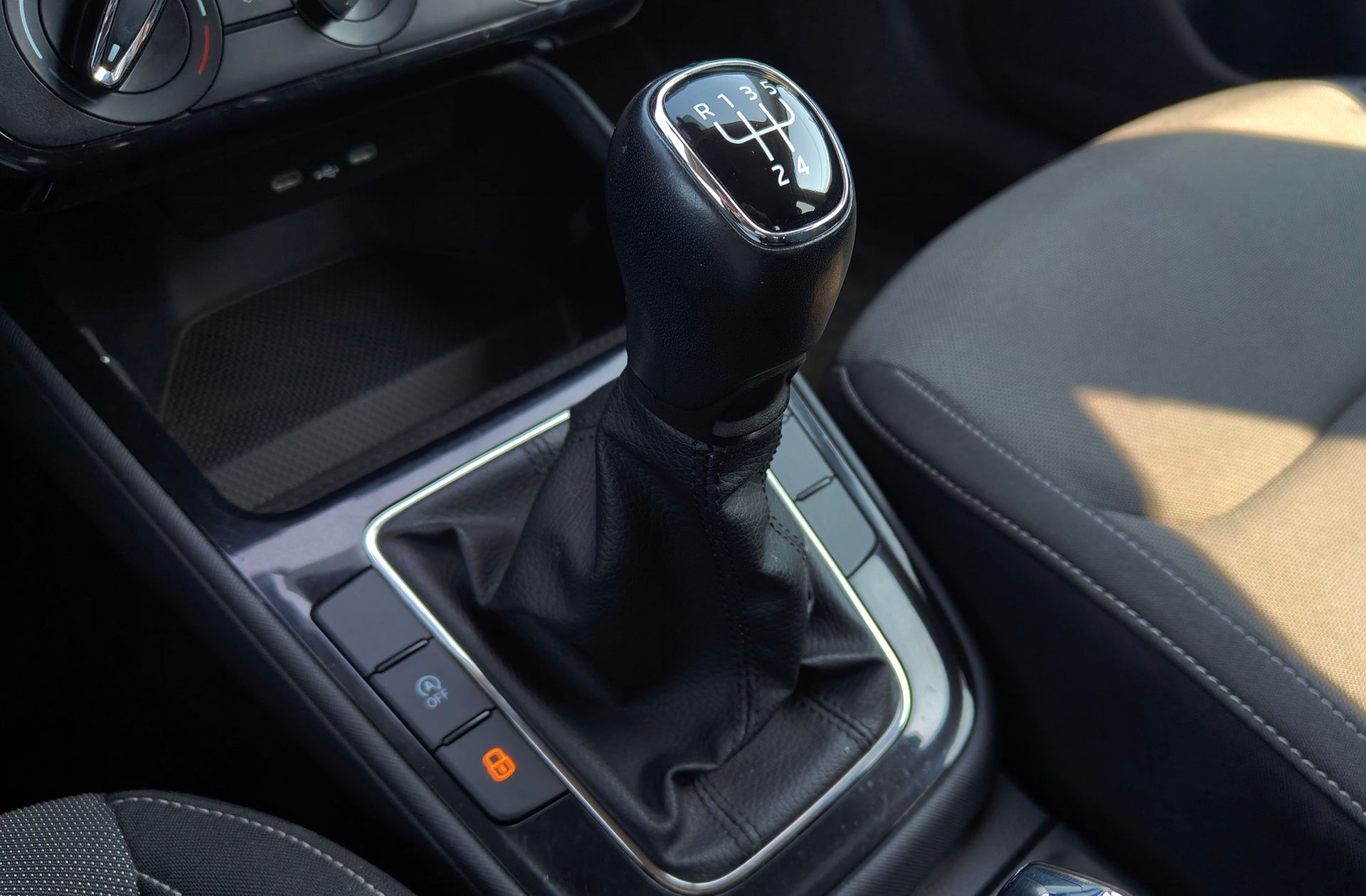 Škoda Fabia 1.0 TSI Selection - foto 5