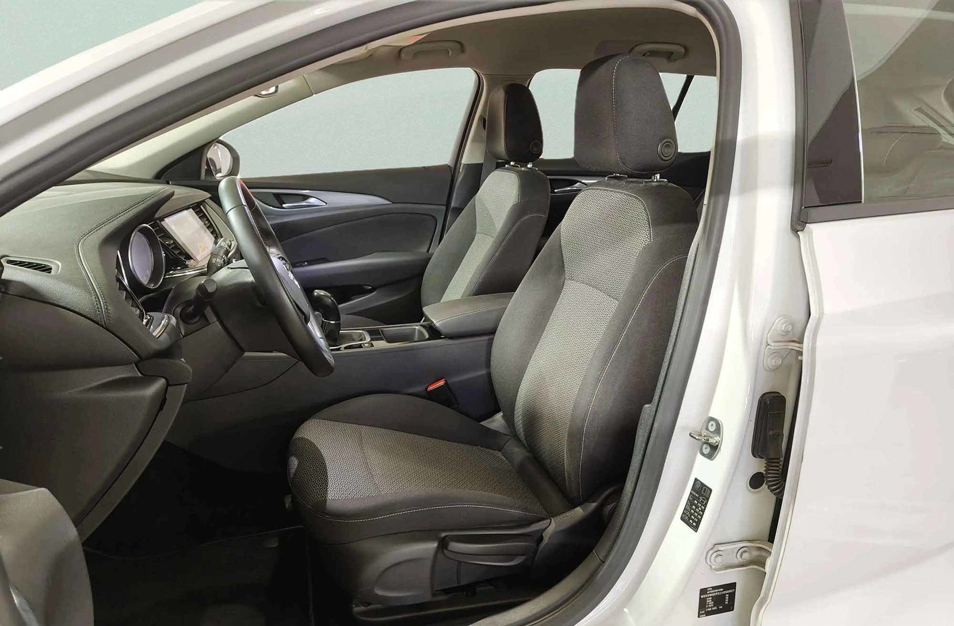 Opel Insignia 1.6 CDTI Turbo D Selective - foto 12