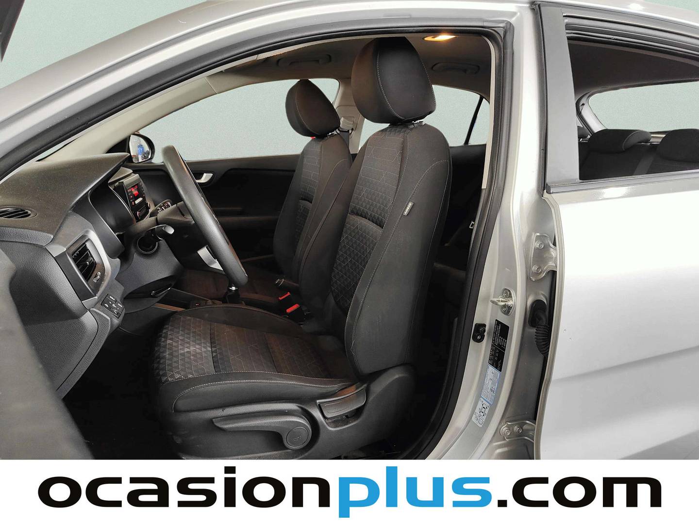 Foto asientos delanteros KIA Rio KIA Rio 1.2 CVVT Concept (84CV)