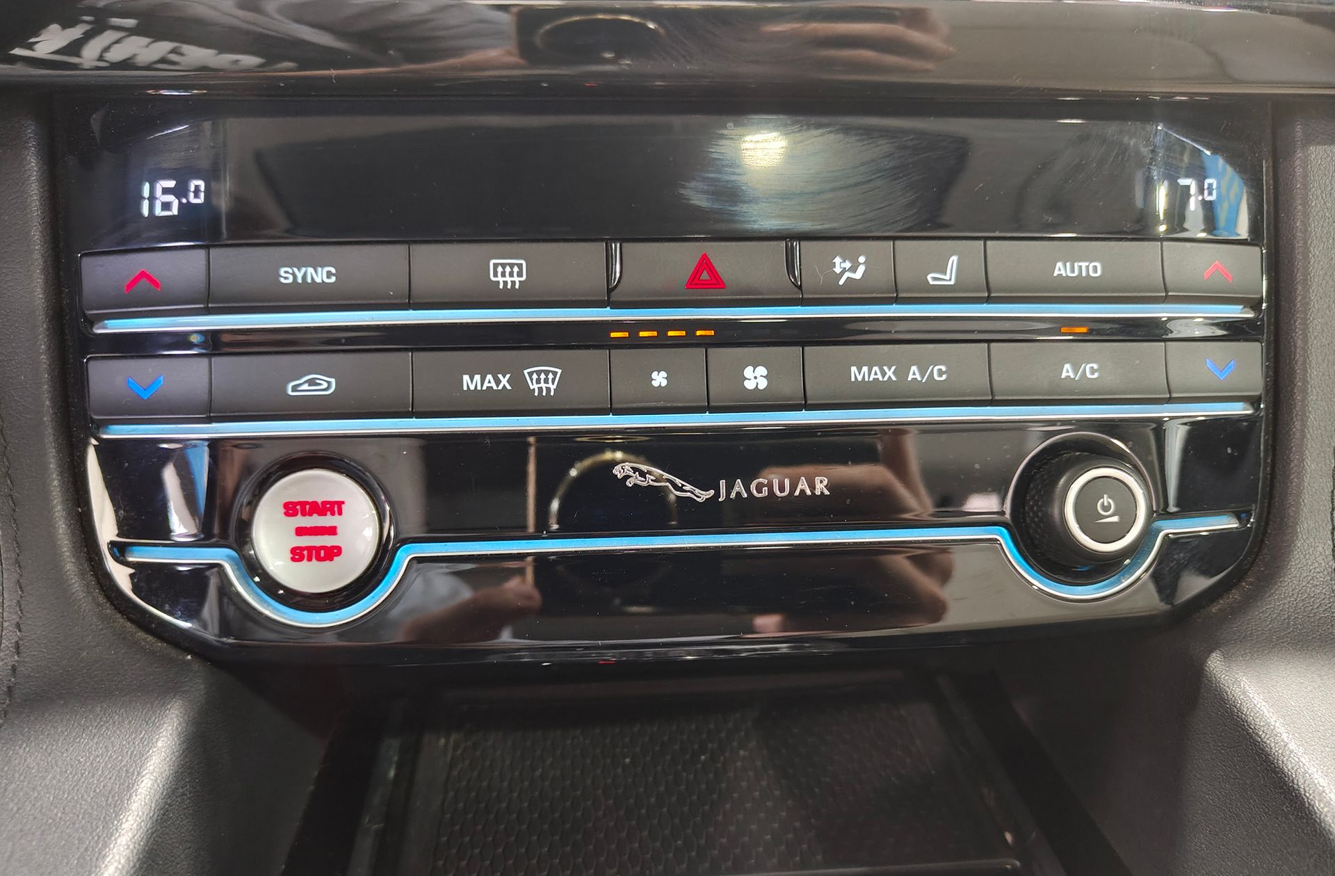 Jaguar F-Pace 2.0T i4 Prestige AWD - foto 31