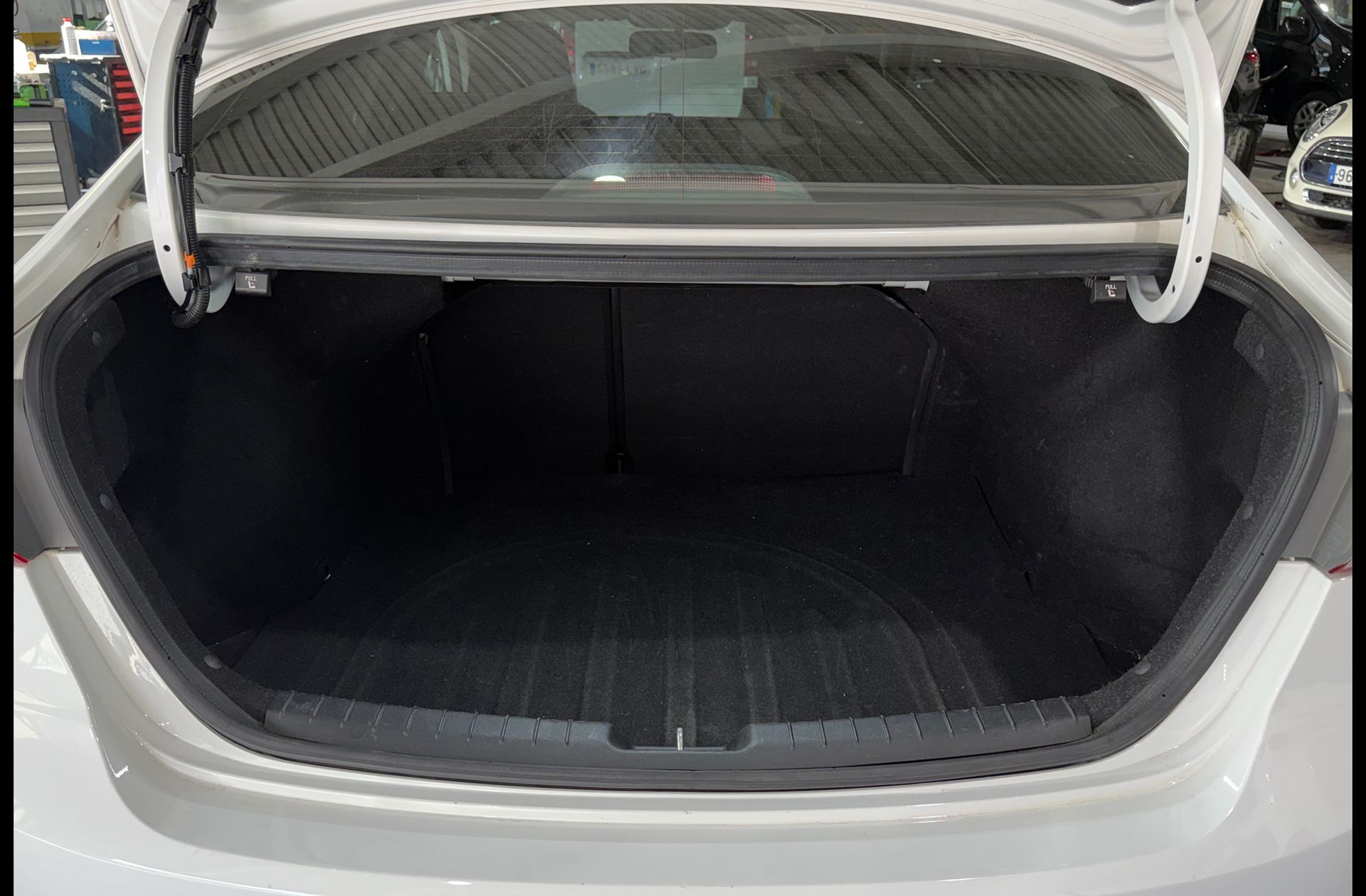 Hyundai Elantra 1.6 CRDi Tecno - foto 17