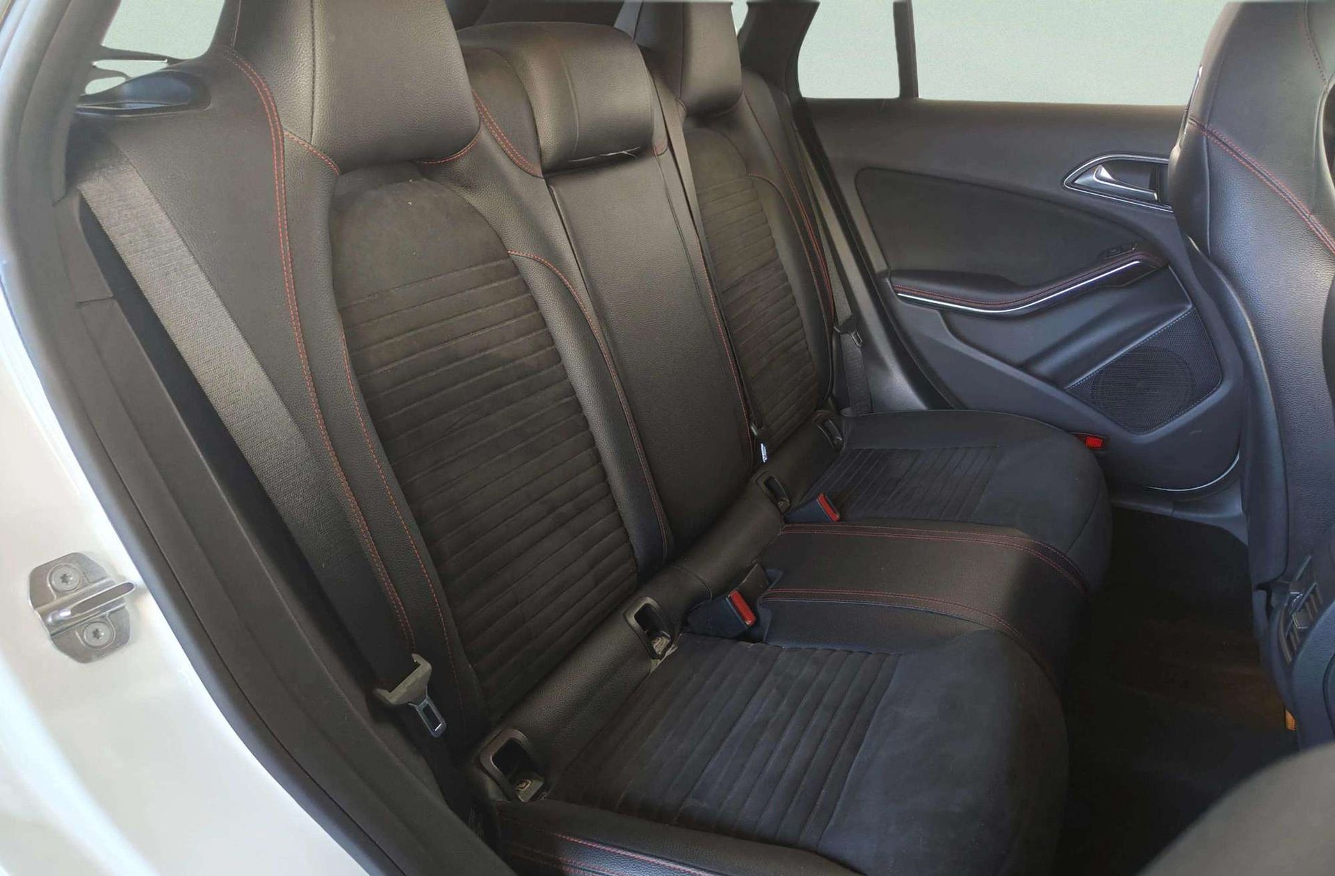 Mercedes-Benz CLA Shooting Brake 200 Pack AMG - foto 17