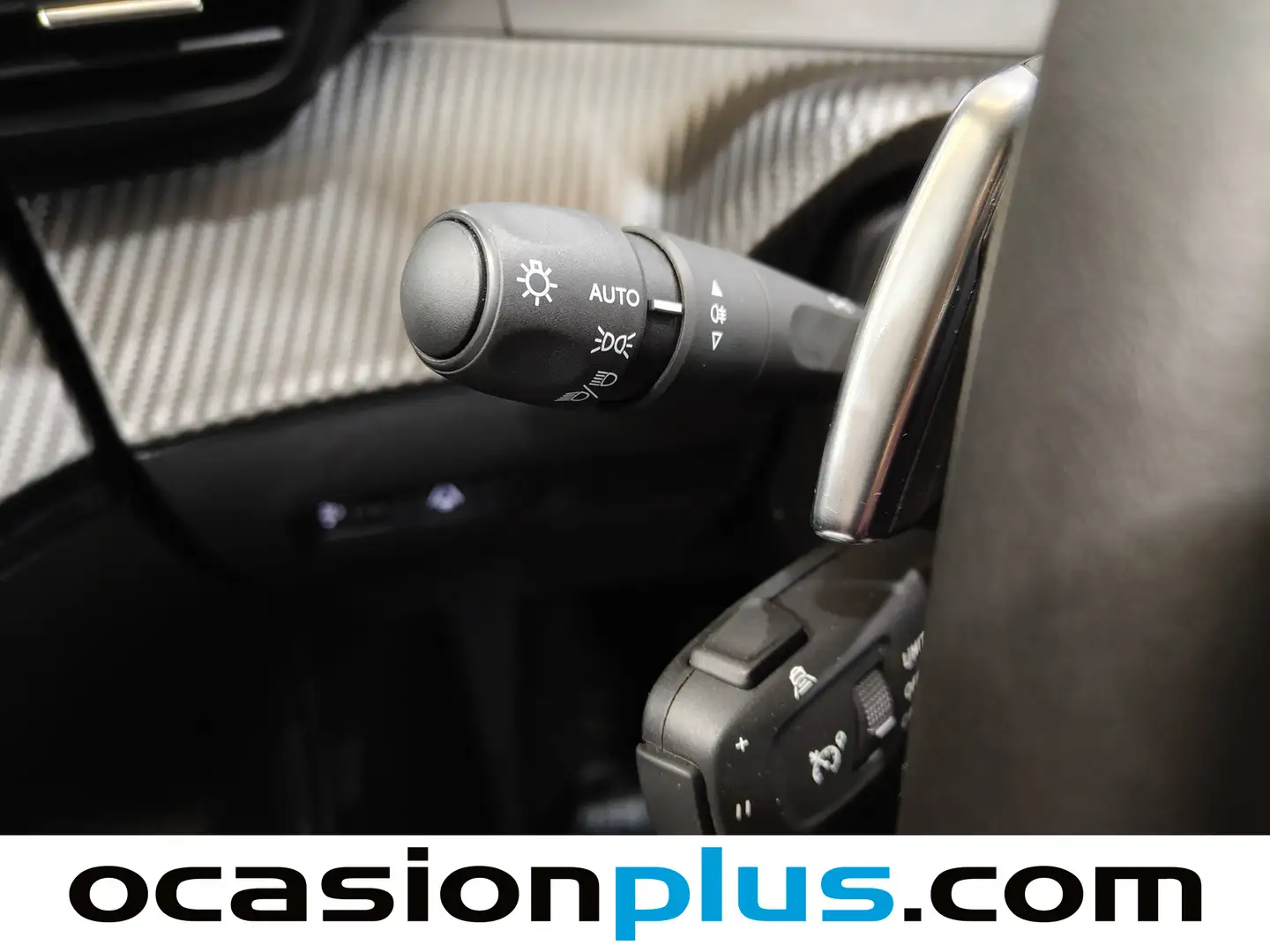 Foto Peugeot 2008 Peugeot 2008 Allure Hybrid eDCS6 (136 CV)