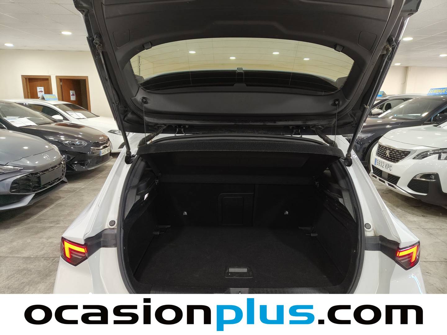 Fotos maletero Opel Astra Opel Astra 1.2 Turbo XHT GS (130 CV)