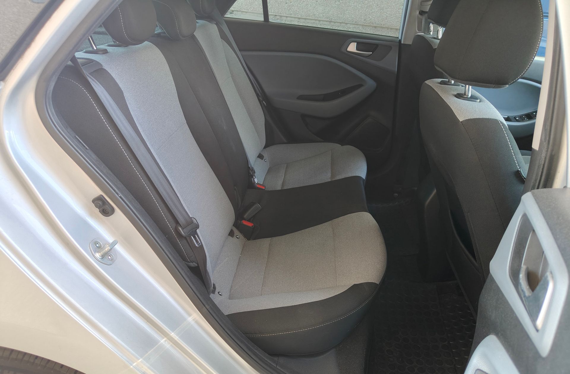 Hyundai i20 1.4 MPI Tecno - foto 13