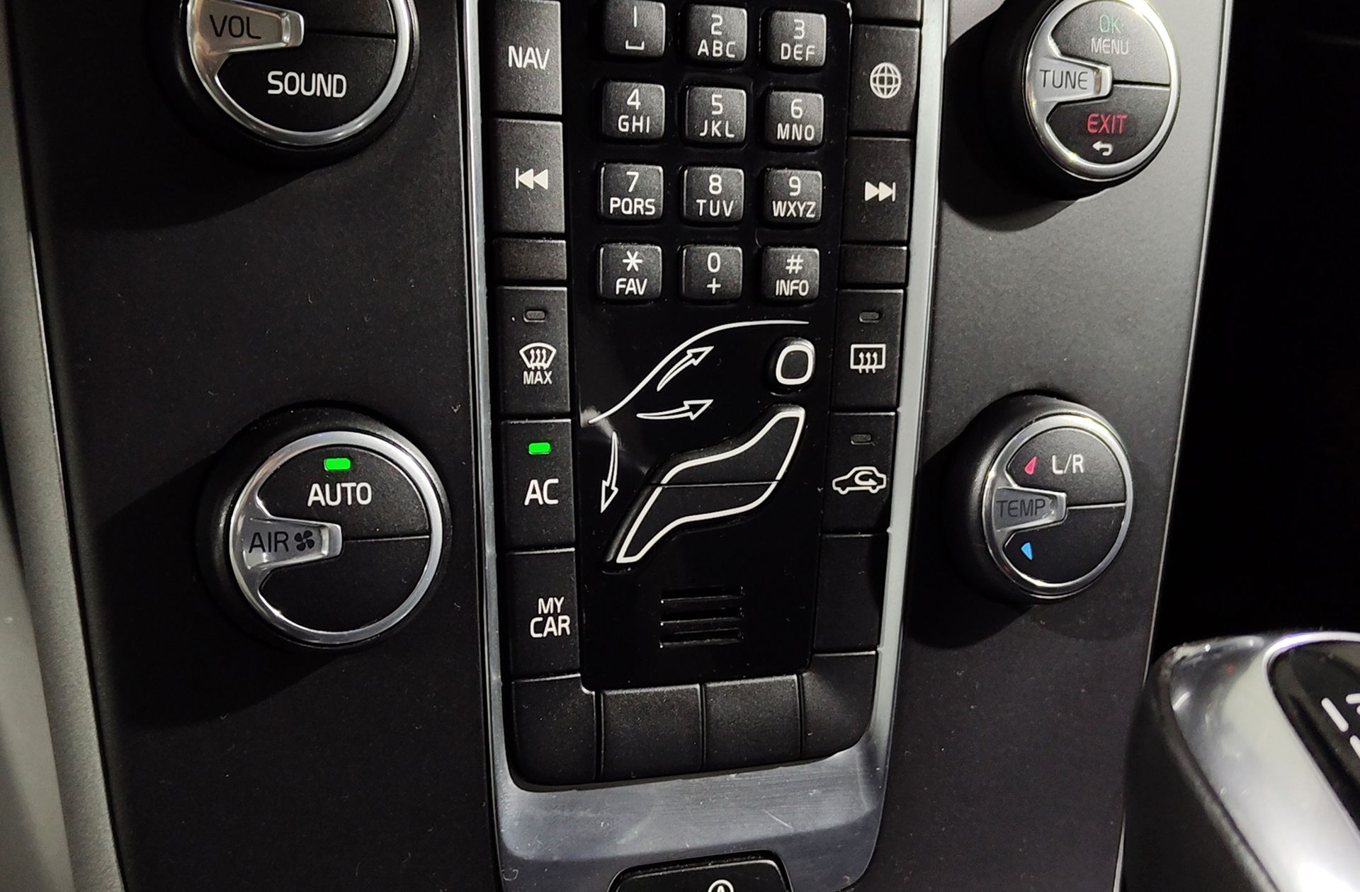 Volvo V40 T2 Momentum - foto 30