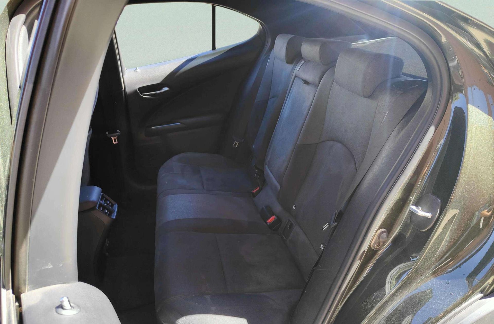 Lexus UX 250h Premium - foto 12