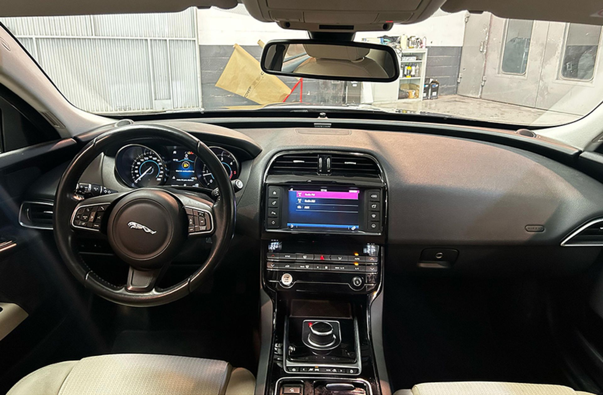 Jaguar XE 2.0 Diesel Pure RWD - foto 8