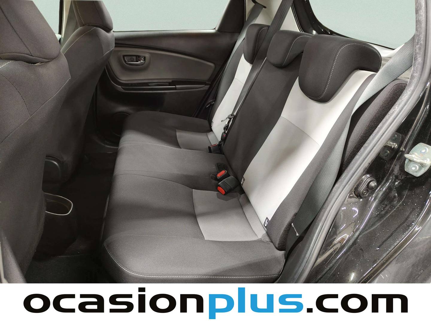 Foto asientos traseros Toyota Yaris Toyota Yaris 1.5 Hybrid Active (100 CV)