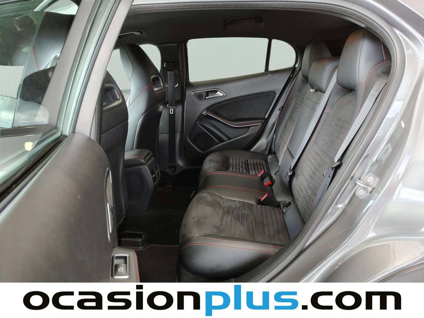 Foto asientos traseros Mercedes GLA Mercedes GLA 250 4Matic (211 CV)