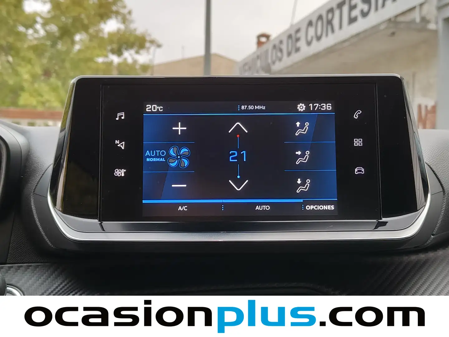 Foto Peugeot 2008 Peugeot 2008 BlueHDi 130 S&S Allure EAT8 (130 CV)