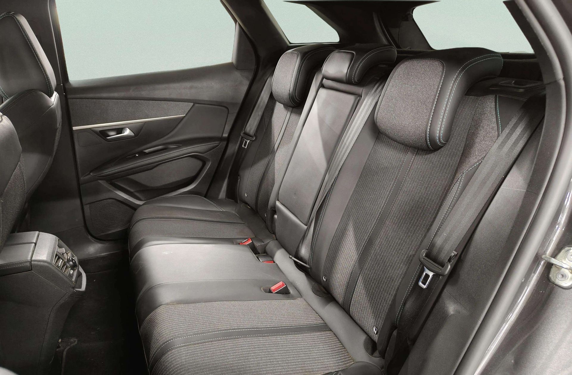Peugeot 3008 BlueHDi 130 Allure Pack EAT8 - foto 12