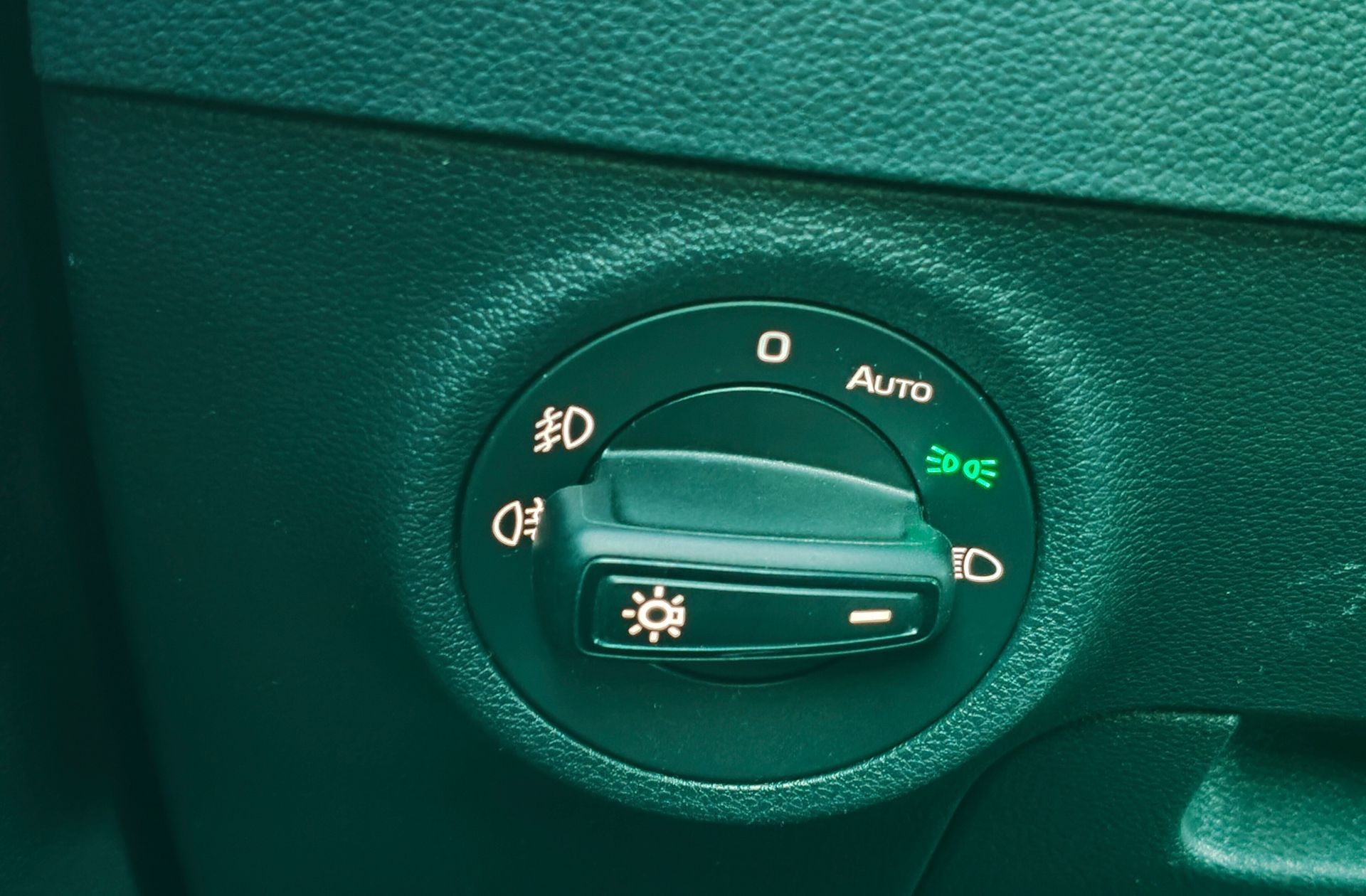 Škoda Karoq 2.0 TDI Selection - foto 27