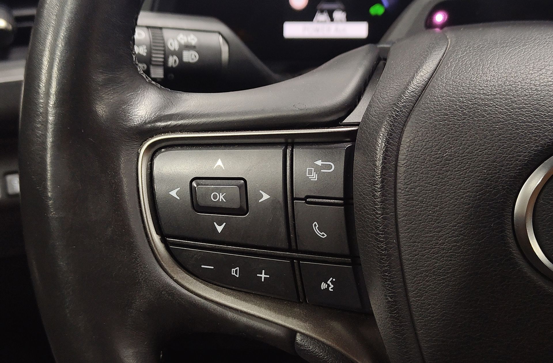 Lexus UX 300h Plus - foto 25