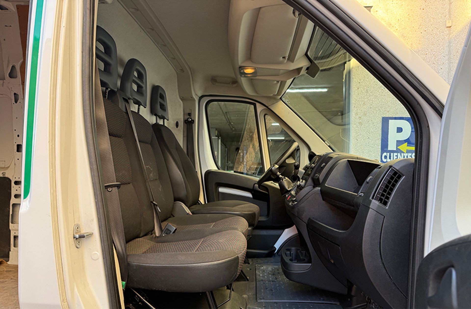 Peugeot Boxer Furgon BlueHDi 140 435 L3H3 - foto 12